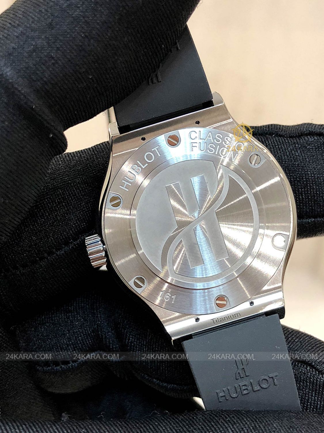 Đồng hồ Hublot Classic Fusion Titanium Diamonds 581.NX.1171.RX.1104