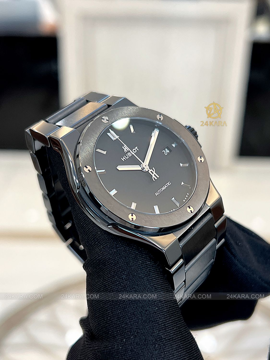 Đồng hồ Hublot Classic Fusion 42 Black Magic Bracelet 548.CM.1170.CM Vỏ Dây Gốm - Lướt