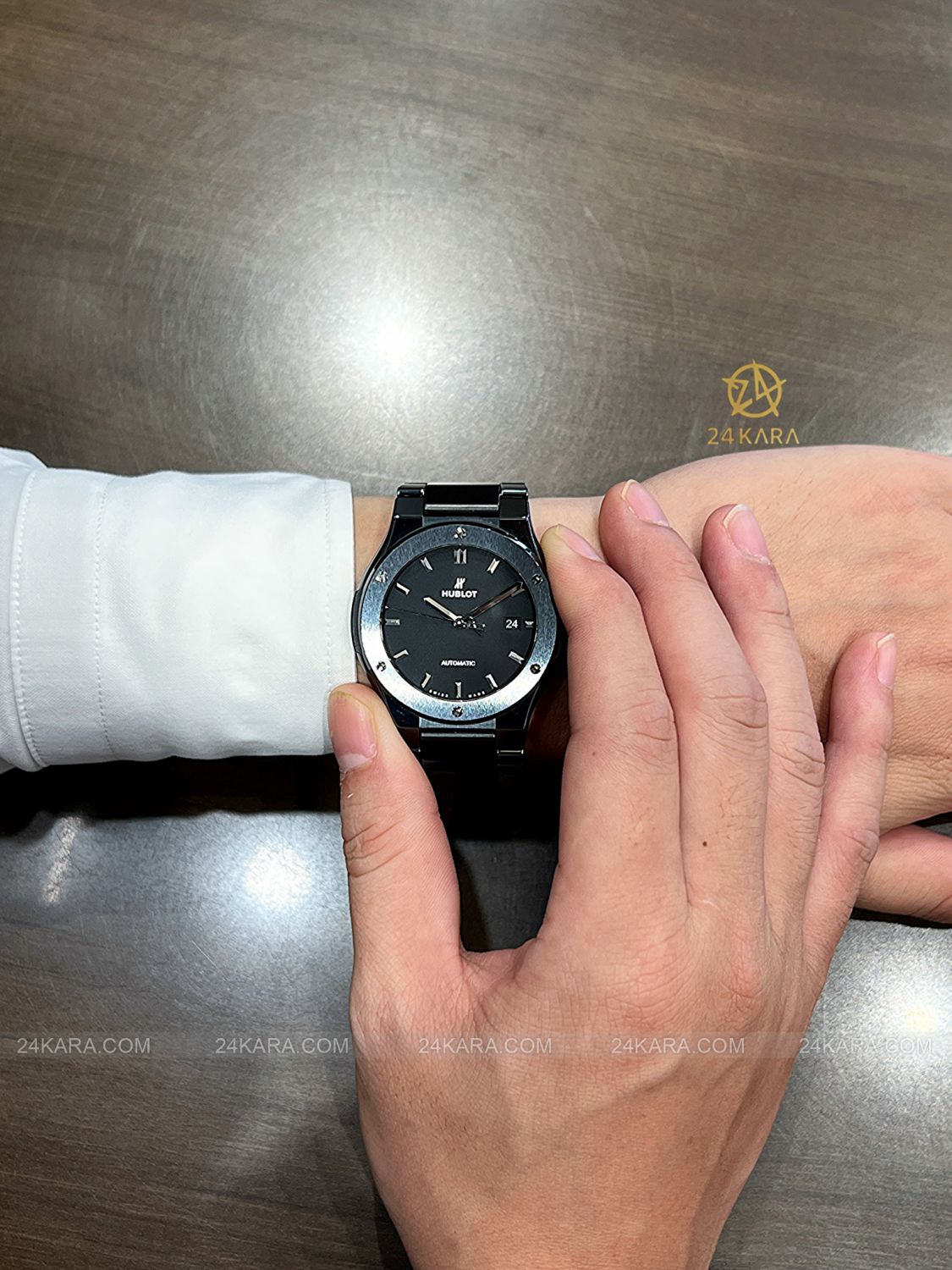 Đồng hồ Hublot Classic Fusion 42 Black Magic Bracelet 548.CM.1170.CM Vỏ Dây Gốm - Lướt