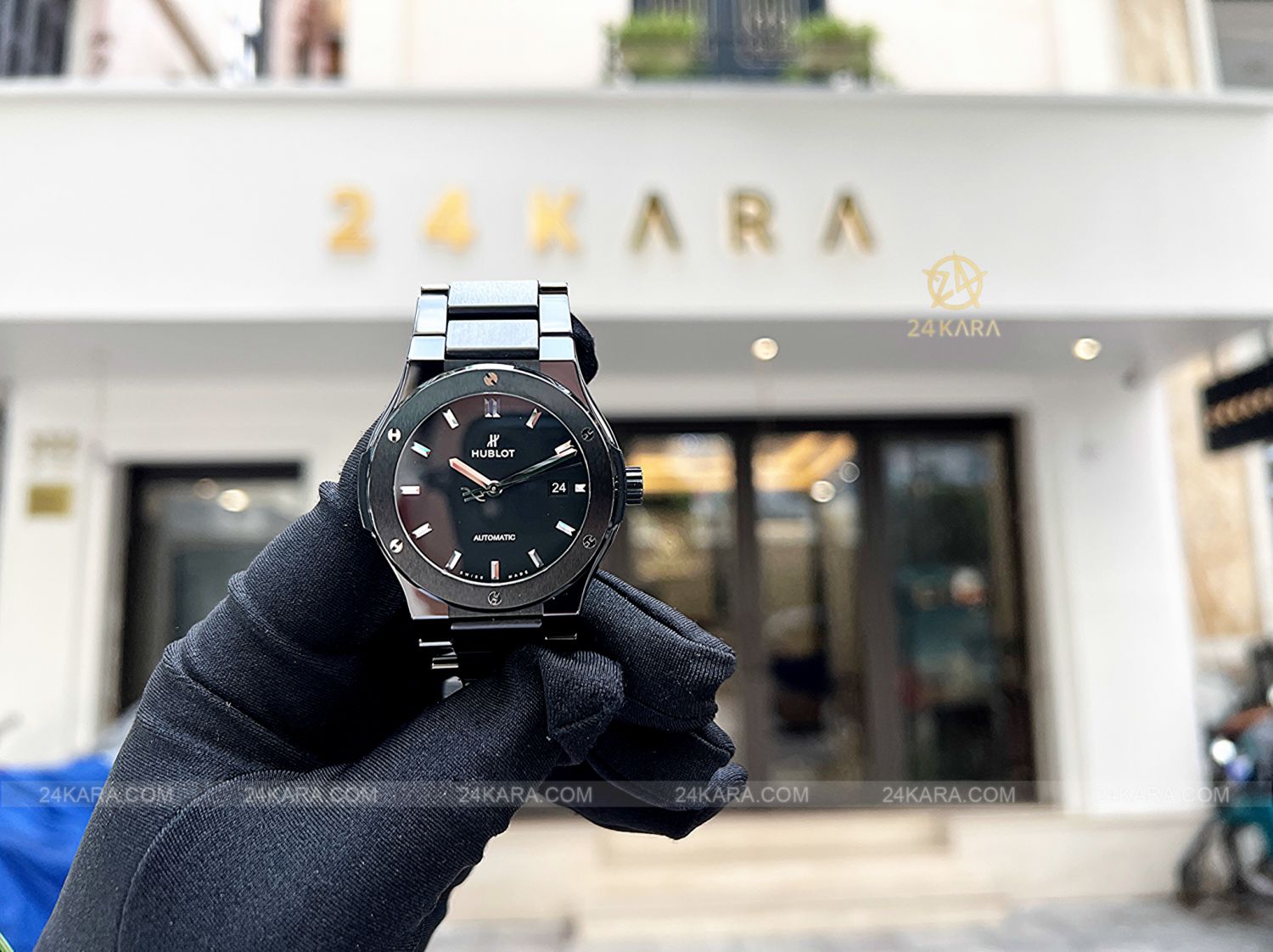 Đồng hồ Hublot Classic Fusion 42 Black Magic Bracelet 548.CM.1170.CM Vỏ Dây Gốm - Lướt