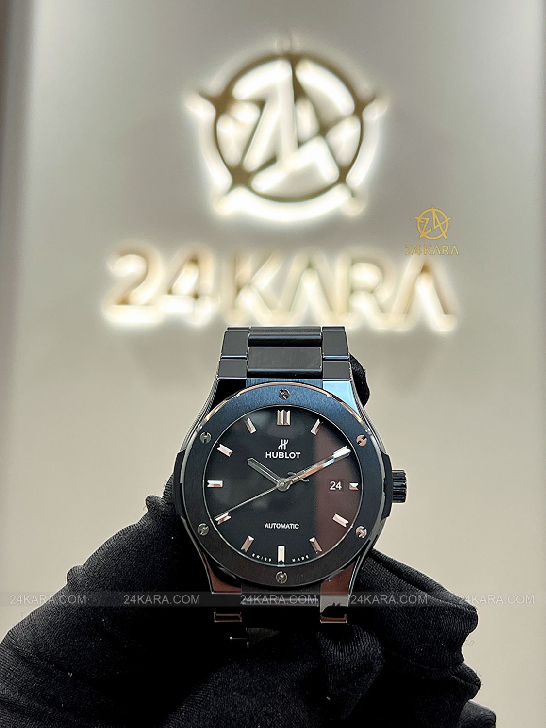 Đồng hồ Hublot Classic Fusion 42 Black Magic Bracelet 548.CM.1170.CM Vỏ Dây Gốm - Lướt