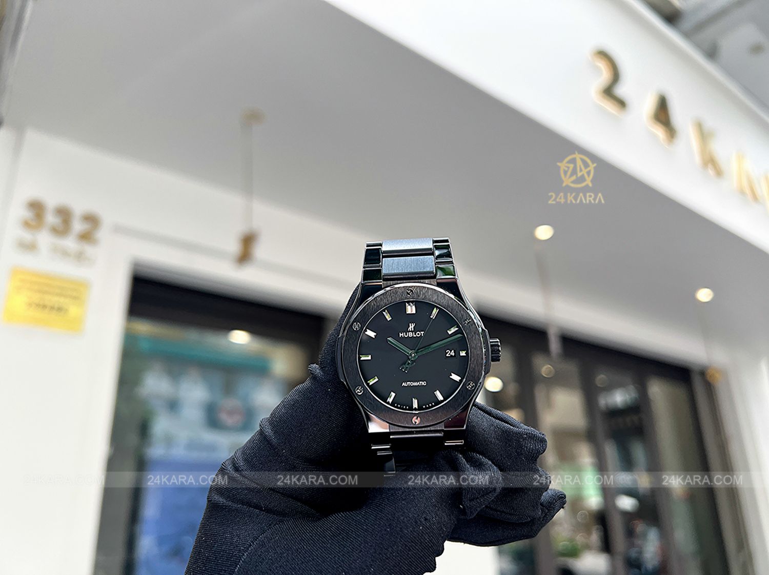 Đồng hồ Hublot Classic Fusion 42 Black Magic Bracelet 548.CM.1170.CM Vỏ Dây Gốm - Lướt