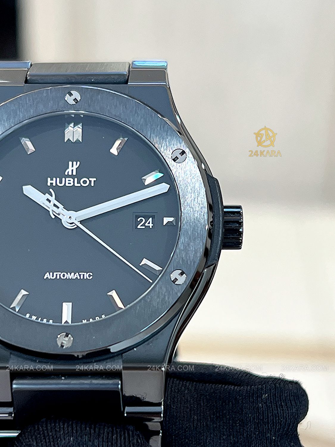 Đồng hồ Hublot Classic Fusion 42 Black Magic Bracelet 548.CM.1170.CM Vỏ Dây Gốm - Lướt