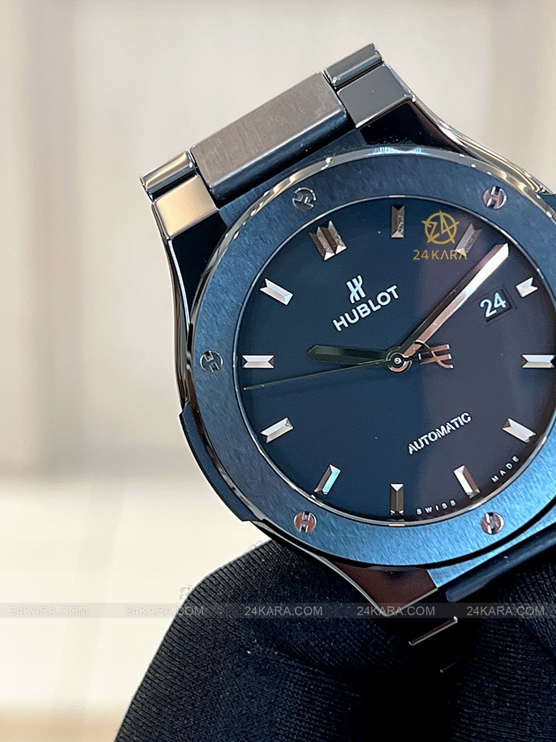 Đồng hồ Hublot Classic Fusion 42 Black Magic Bracelet 548.CM.1170.CM Vỏ Dây Gốm - Lướt