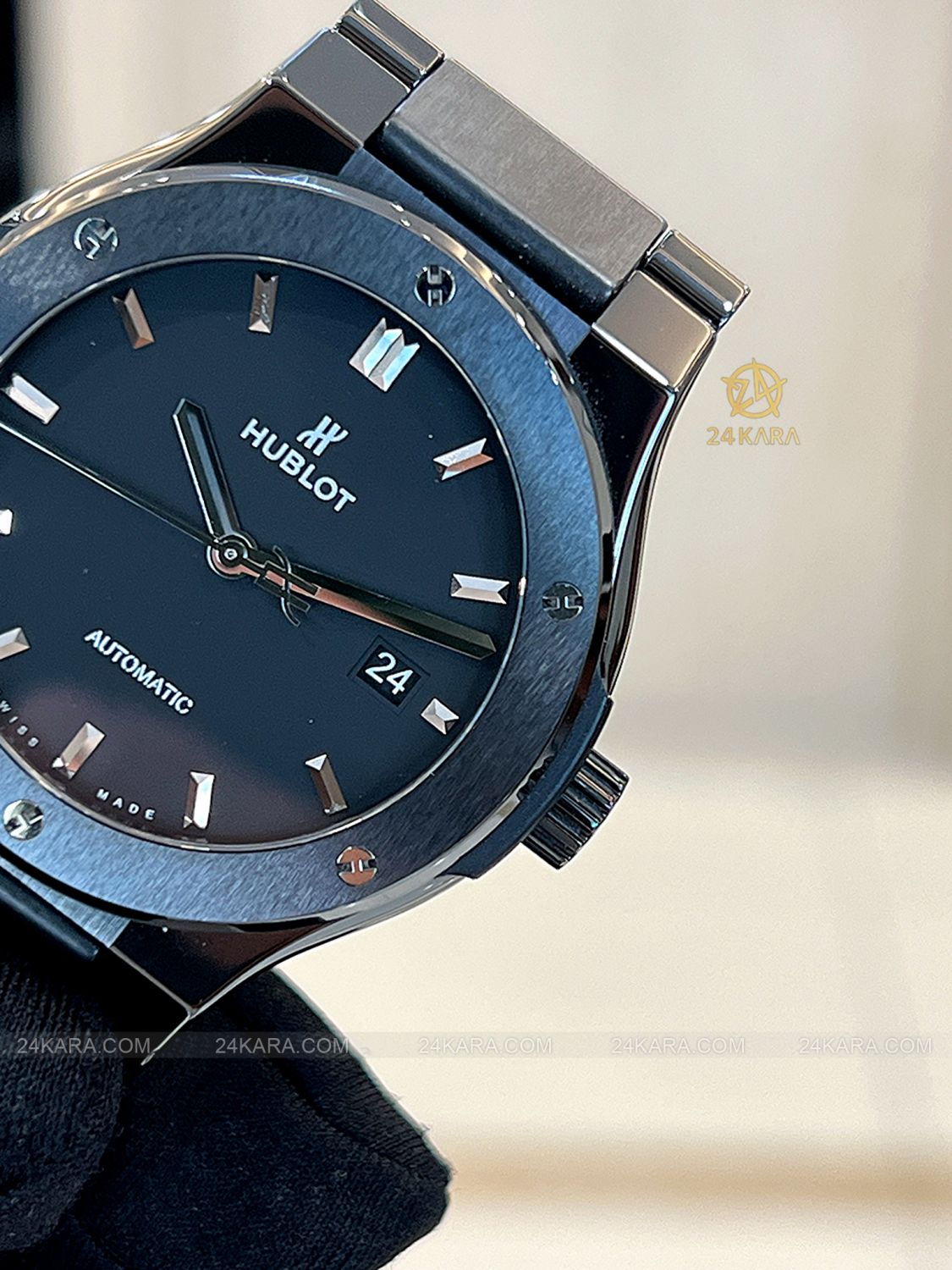 Đồng hồ Hublot Classic Fusion 42 Black Magic Bracelet 548.CM.1170.CM Vỏ Dây Gốm - Lướt