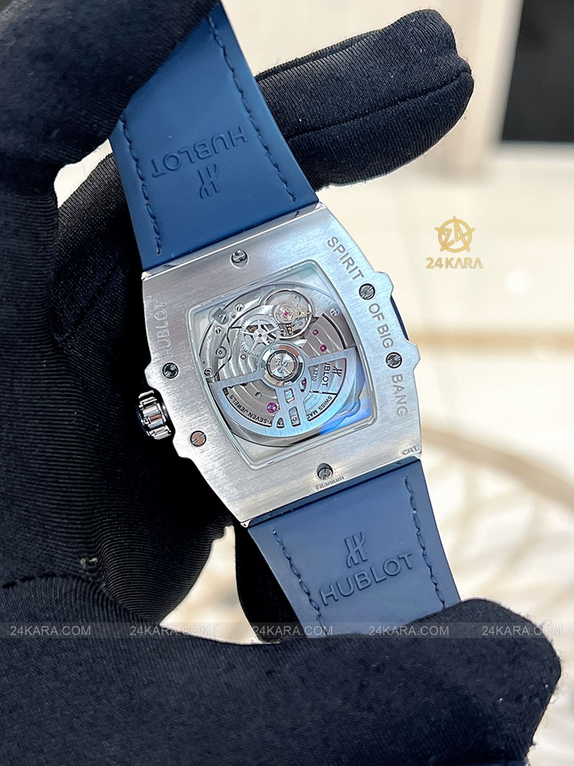 Đồng hồ Hublot Spirit of Big Bang Titanium Blue Diamonds 665.NX.7170.LR.1204 39mm
