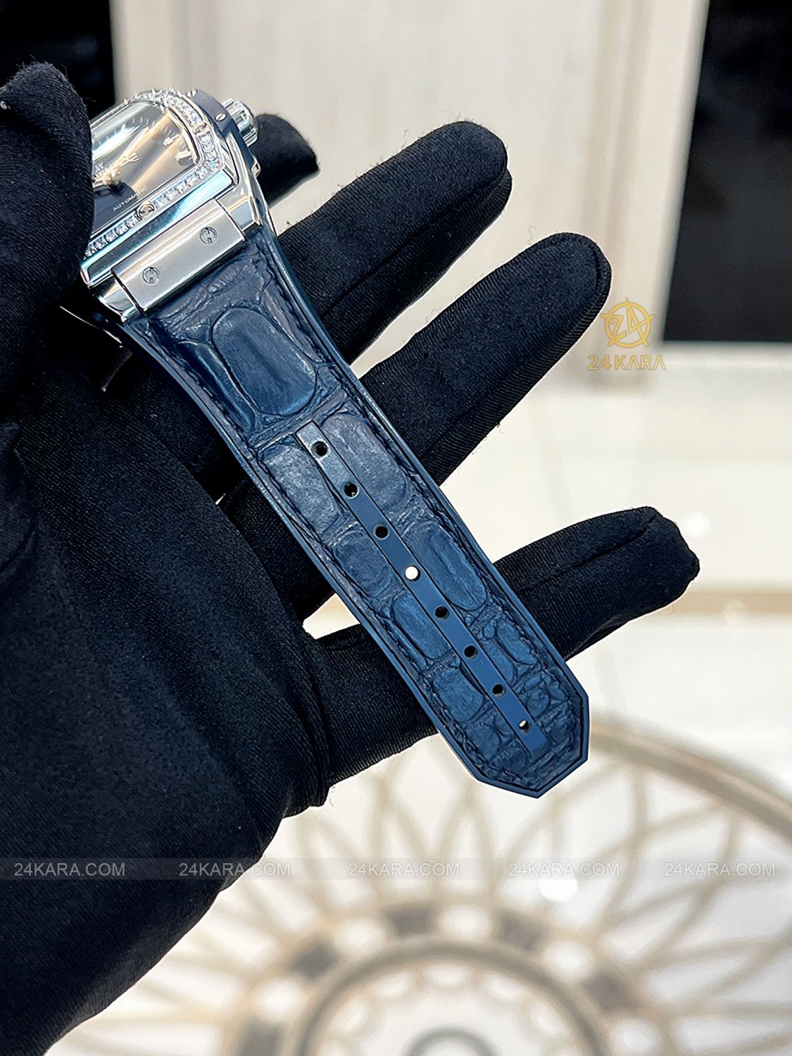 Đồng hồ Hublot Spirit of Big Bang Titanium Blue Diamonds 665.NX.7170.LR.1204 39mm