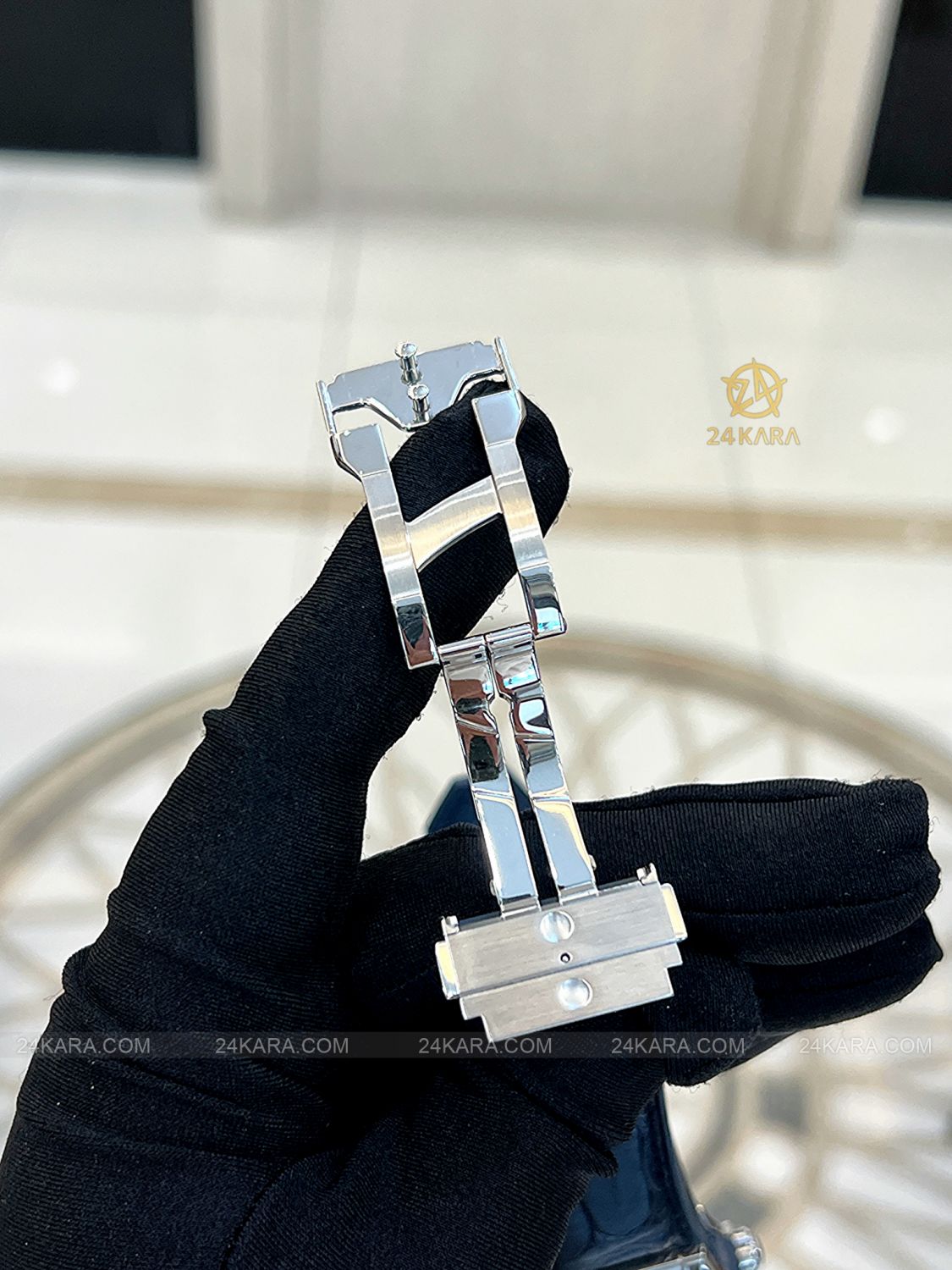 Đồng hồ Hublot Spirit of Big Bang Titanium Blue Diamonds 665.NX.7170.LR.1204 39mm