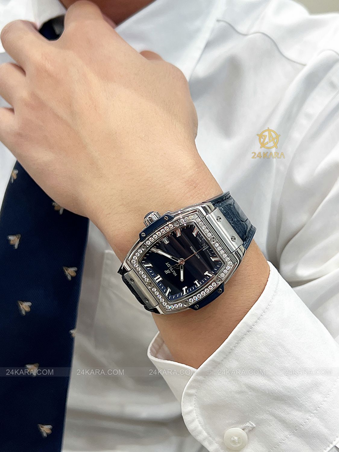 Đồng hồ Hublot Spirit of Big Bang Titanium Blue Diamonds 665.NX.7170.LR.1204 39mm