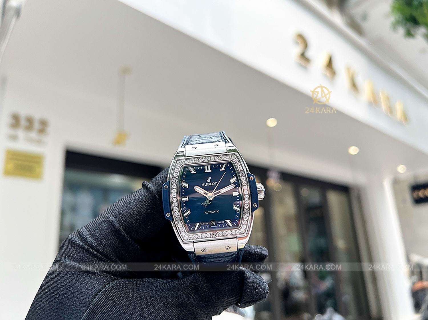 Đồng hồ Hublot Spirit of Big Bang Titanium Blue Diamonds 665.NX.7170.LR.1204 39mm