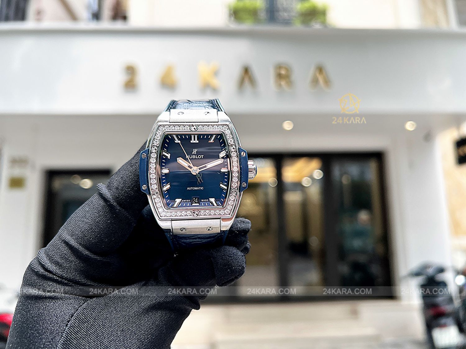 Đồng hồ Hublot Spirit of Big Bang Titanium Blue Diamonds 665.NX.7170.LR.1204 39mm