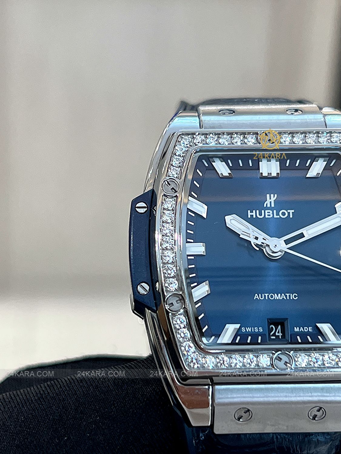 Đồng hồ Hublot Spirit of Big Bang Titanium Blue Diamonds 665.NX.7170.LR.1204 39mm