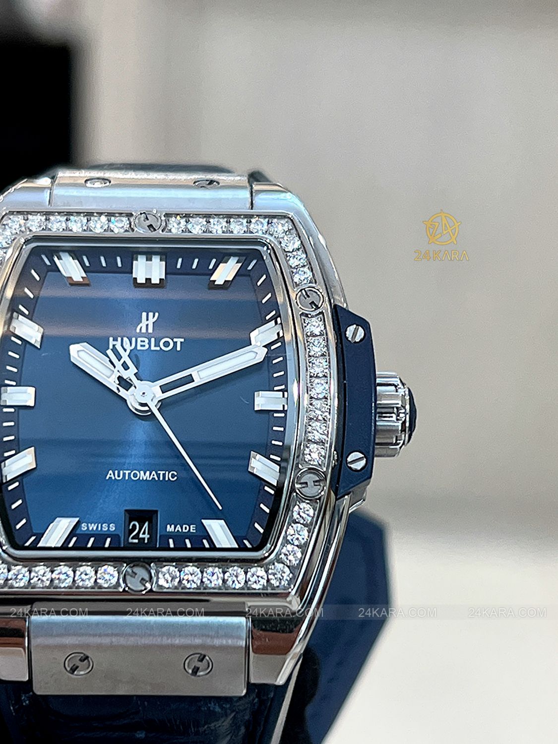 Đồng hồ Hublot Spirit of Big Bang Titanium Blue Diamonds 665.NX.7170.LR.1204 39mm