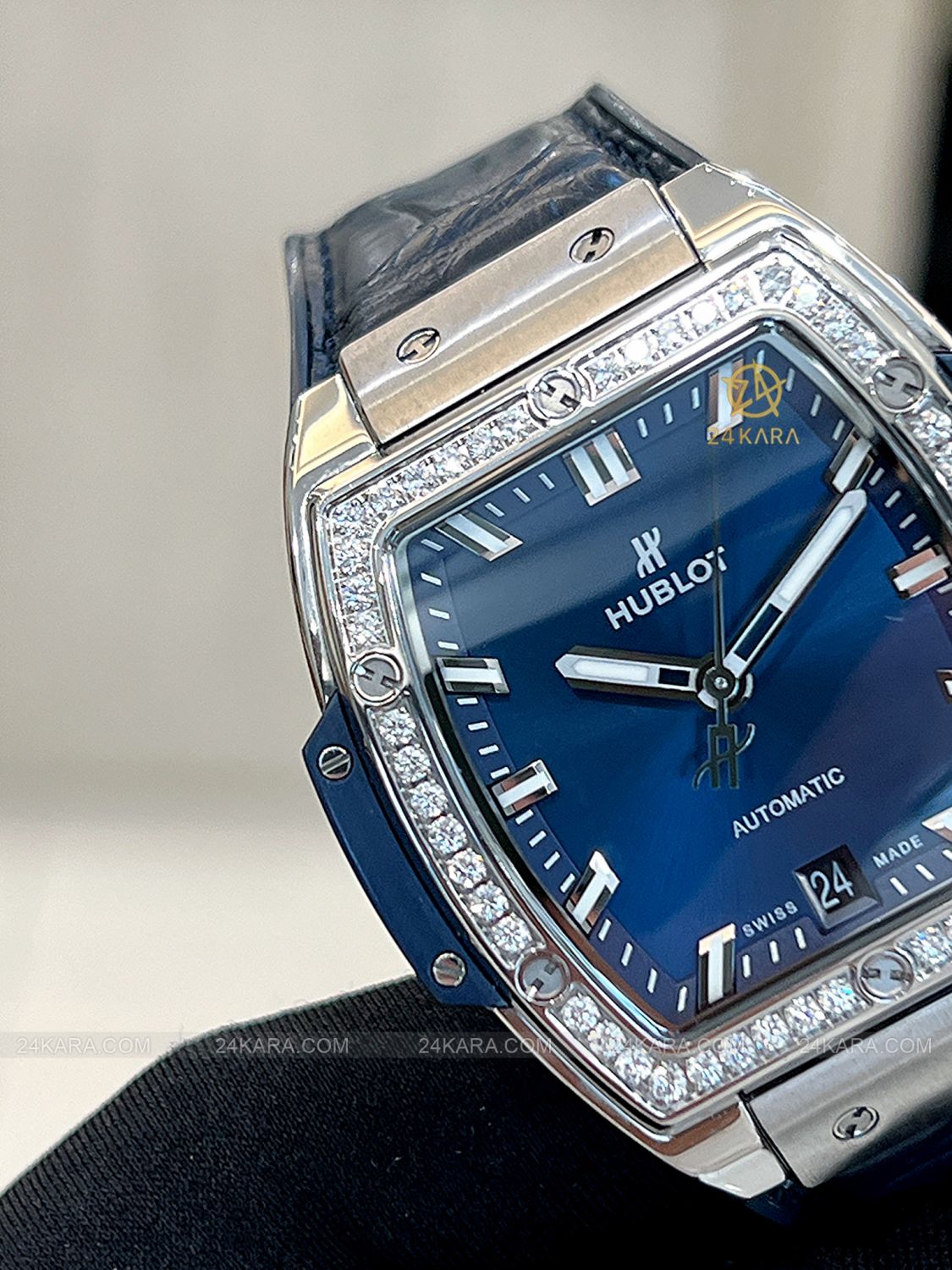 Đồng hồ Hublot Spirit of Big Bang Titanium Blue Diamonds 665.NX.7170.LR.1204 39mm