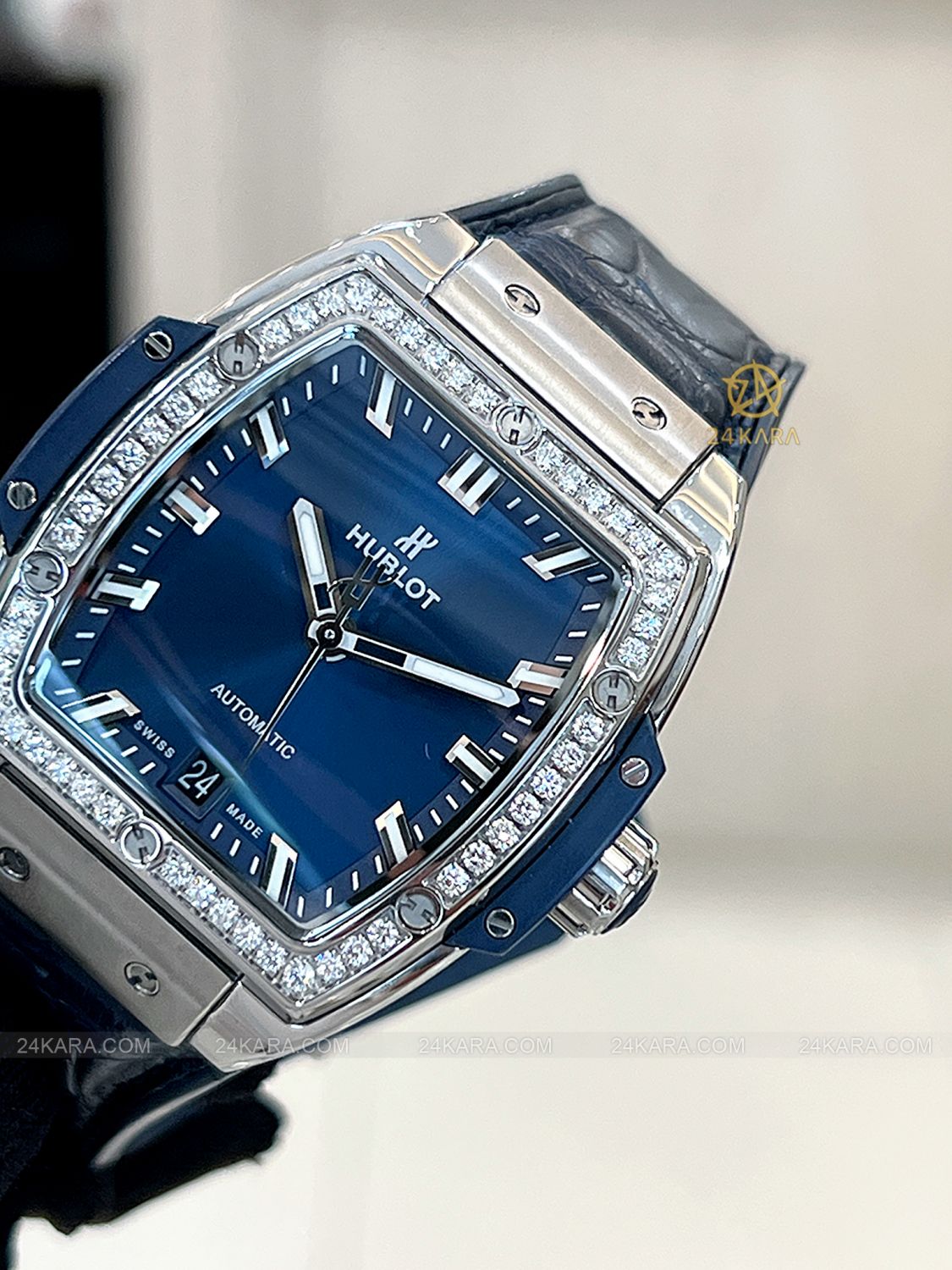 Đồng hồ Hublot Spirit of Big Bang Titanium Blue Diamonds 665.NX.7170.LR.1204 39mm