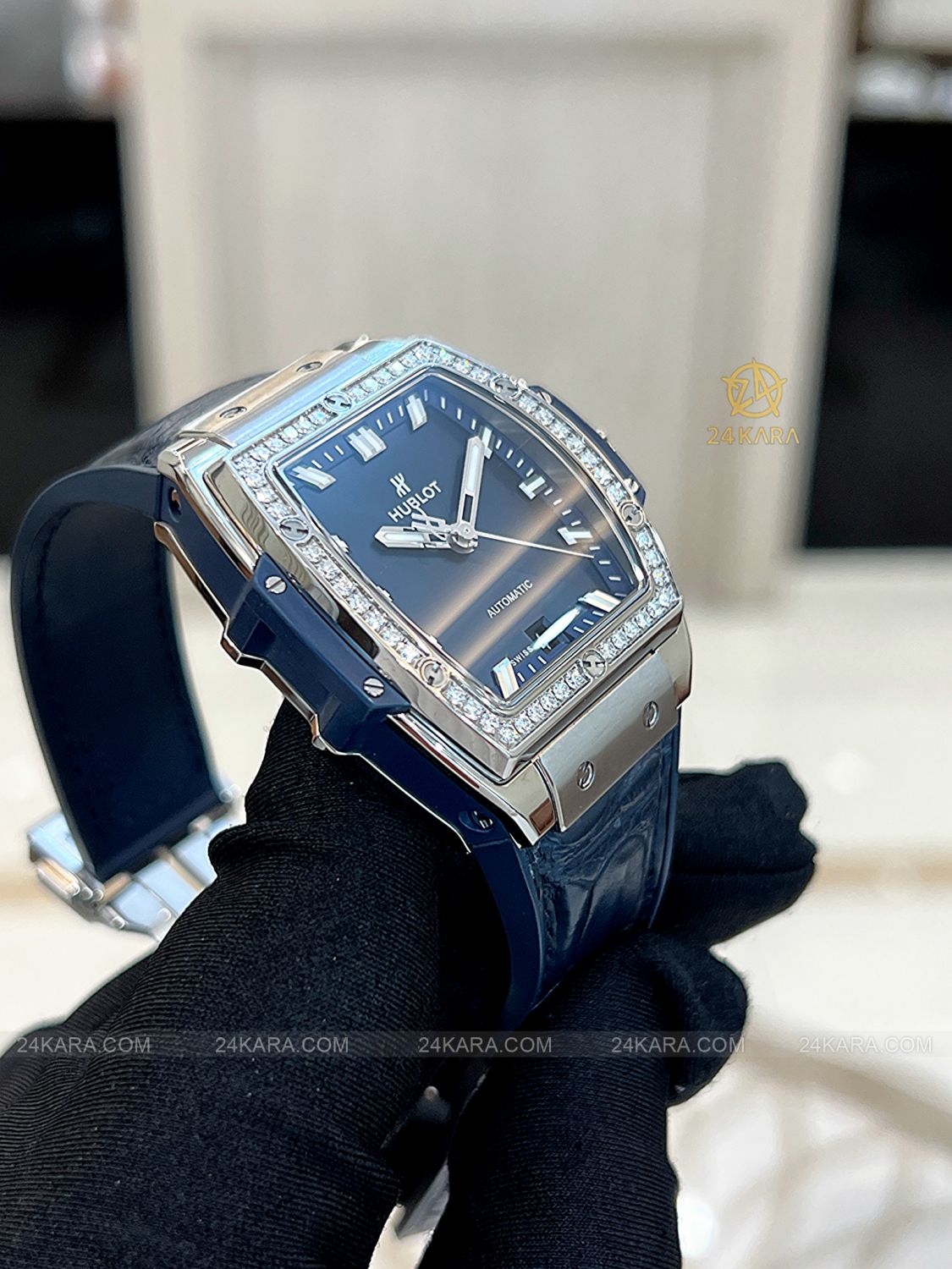 Đồng hồ Hublot Spirit of Big Bang Titanium Blue Diamonds 665.NX.7170.LR.1204 39mm