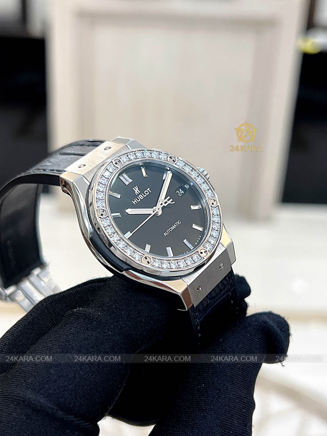 Đồng hồ Hublot Classic Fusion Titanium 38mm 565.NX.1470.LR.1204 Kim cương - Lướt