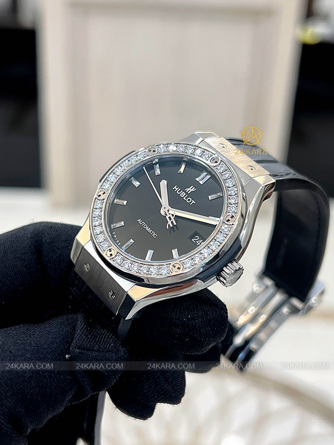 Đồng hồ Hublot Classic Fusion Titanium 38mm 565.NX.1470.LR.1204 Kim cương - Lướt