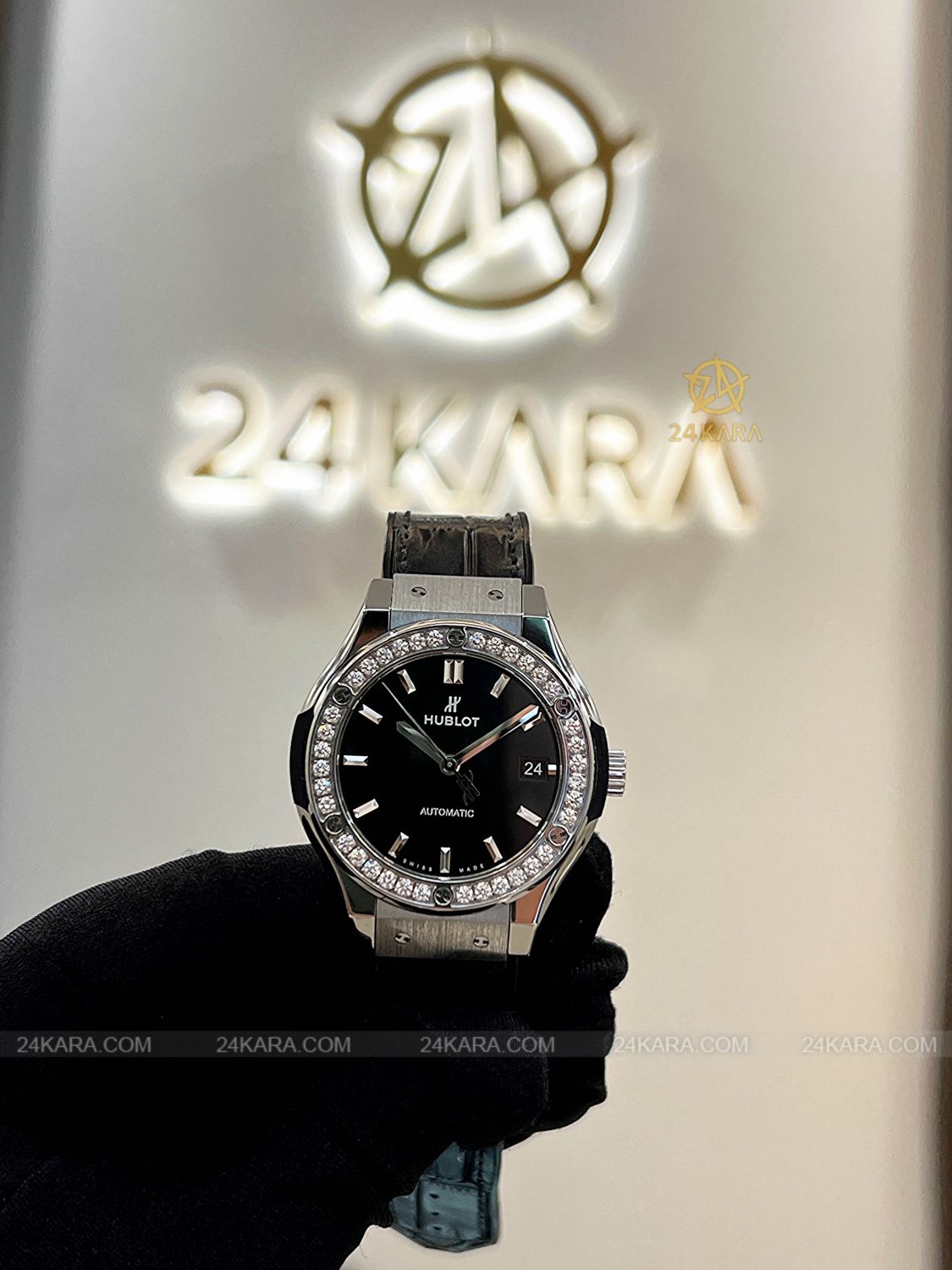 Đồng hồ Hublot Classic Fusion Titanium 38mm 565.NX.1470.LR.1204 Kim cương - Lướt