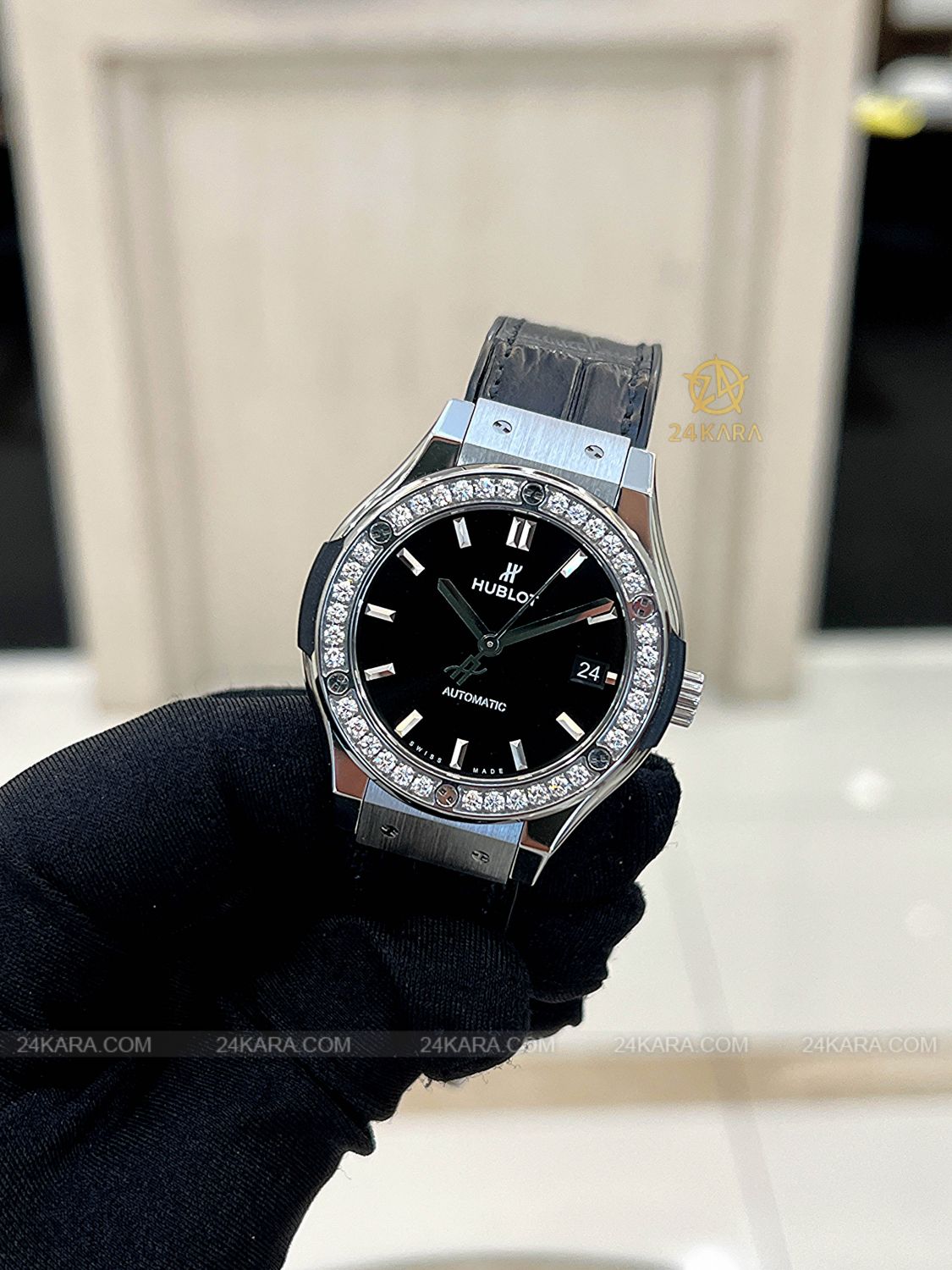 Đồng hồ Hublot Classic Fusion Titanium 38mm 565.NX.1470.LR.1204 Kim cương - Lướt