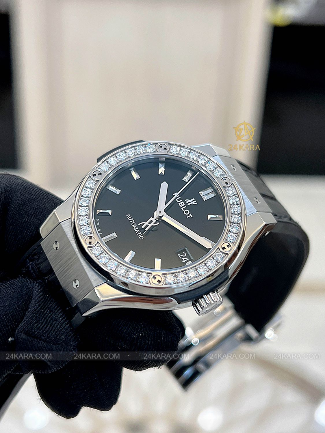 Đồng hồ Hublot Classic Fusion Titanium 38mm 565.NX.1470.LR.1204 Kim cương - Lướt