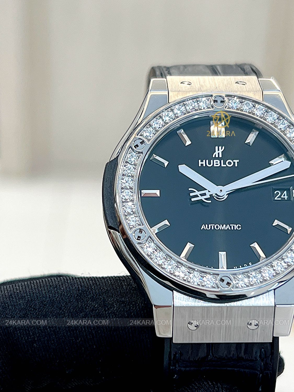 Đồng hồ Hublot Classic Fusion Titanium 38mm 565.NX.1470.LR.1204 Kim cương - Lướt