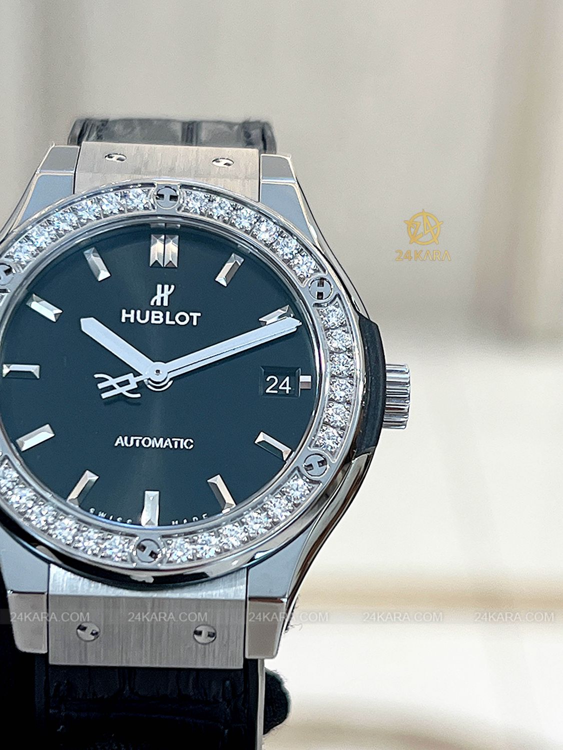Đồng hồ Hublot Classic Fusion Titanium 38mm 565.NX.1470.LR.1204 Kim cương - Lướt