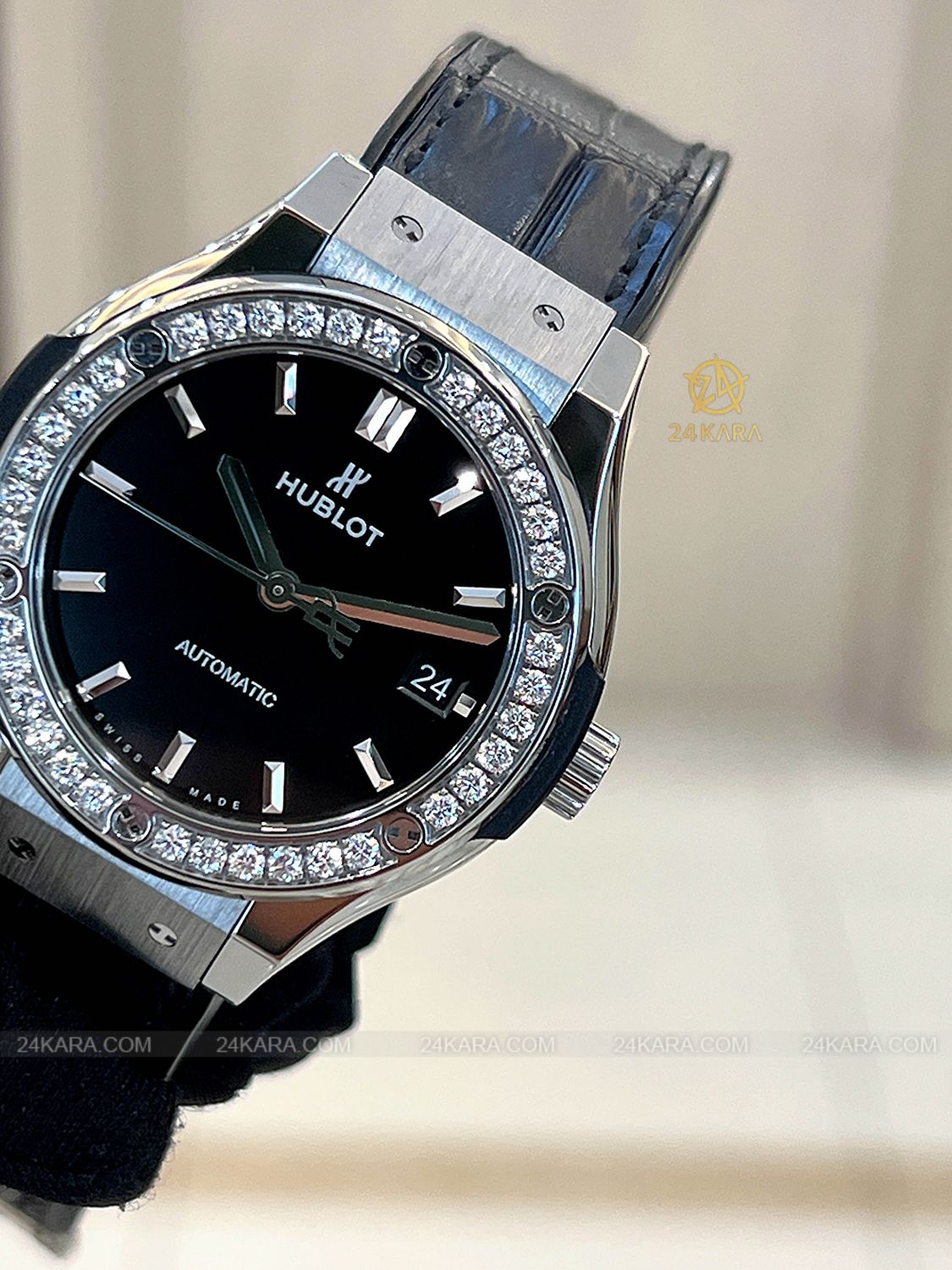 Đồng hồ Hublot Classic Fusion Titanium 38mm 565.NX.1470.LR.1204 Kim cương - Lướt