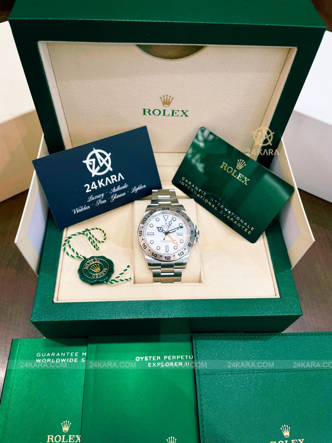 Đồng hồ Rolex Explorer II 226570-0001