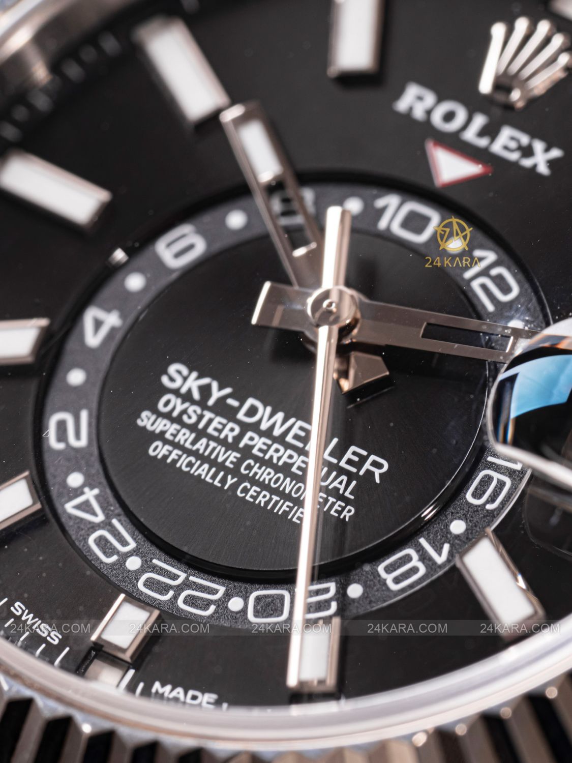 Đồng hồ Rolex Sky-Dweller M326934-0005 326934-0005 Annual Calendar mặt số đen bezel vàng trắng - lướt