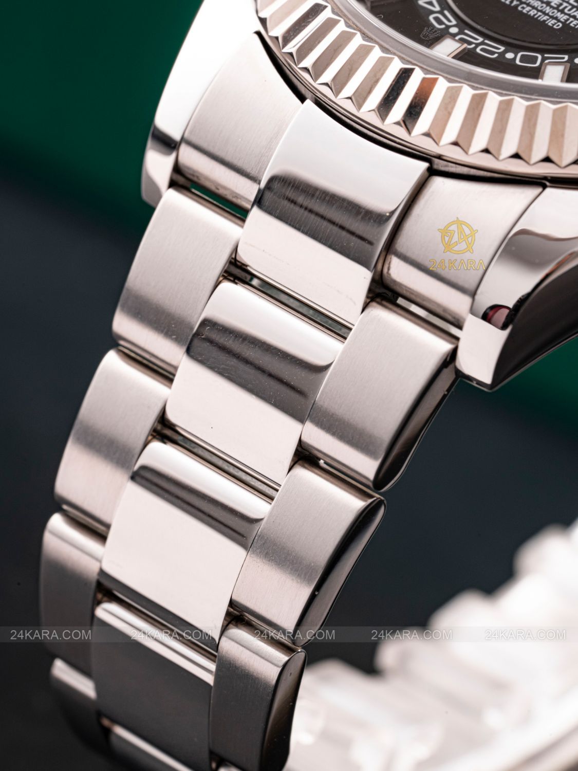 Đồng hồ Rolex Sky-Dweller M326934-0005 326934-0005 Annual Calendar mặt số đen bezel vàng trắng - lướt