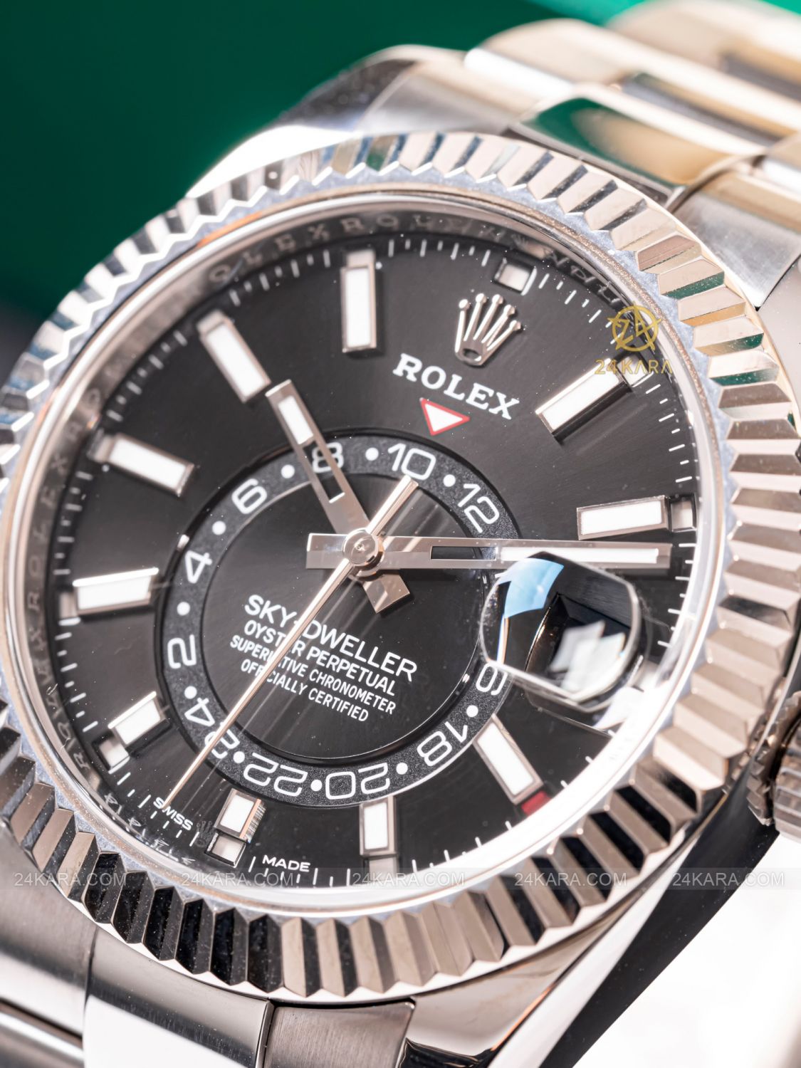 Đồng hồ Rolex Sky-Dweller M326934-0005 326934-0005 Annual Calendar mặt số đen bezel vàng trắng - lướt