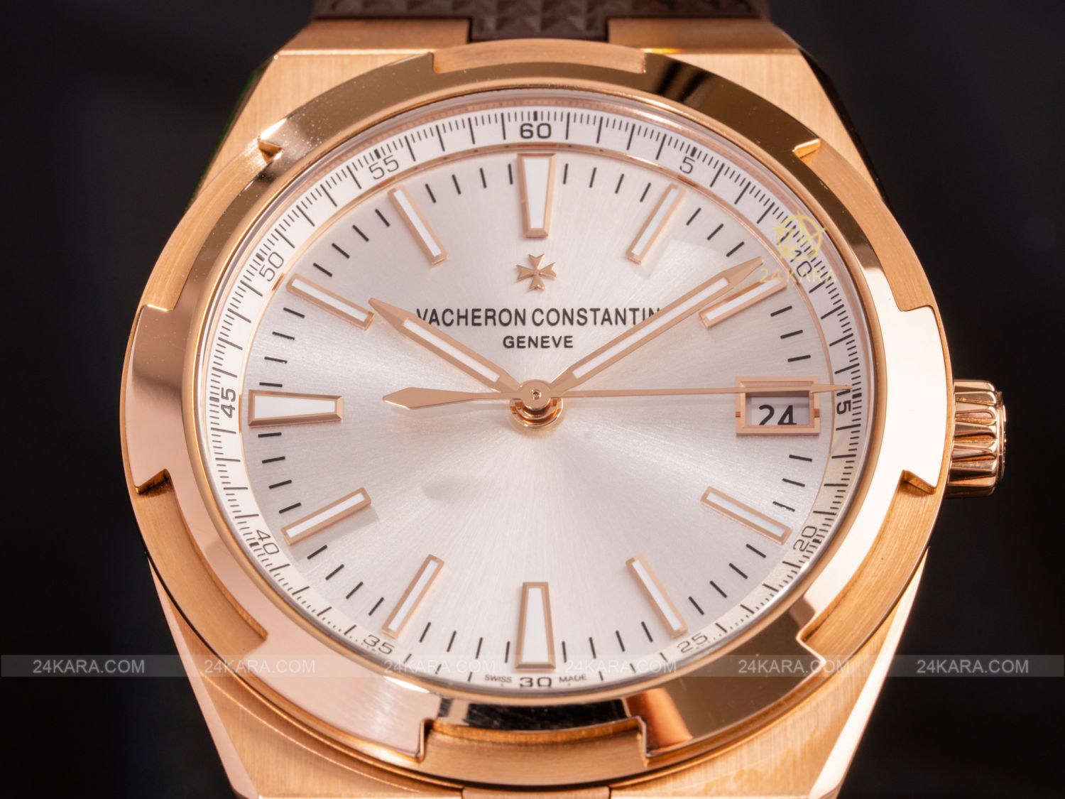 Đồng hồ Vacheron Constantin Overseas 41 Rose Gold 18K 4500V/000R-B127 mặt số trắng, dây da và dây cao su nâu