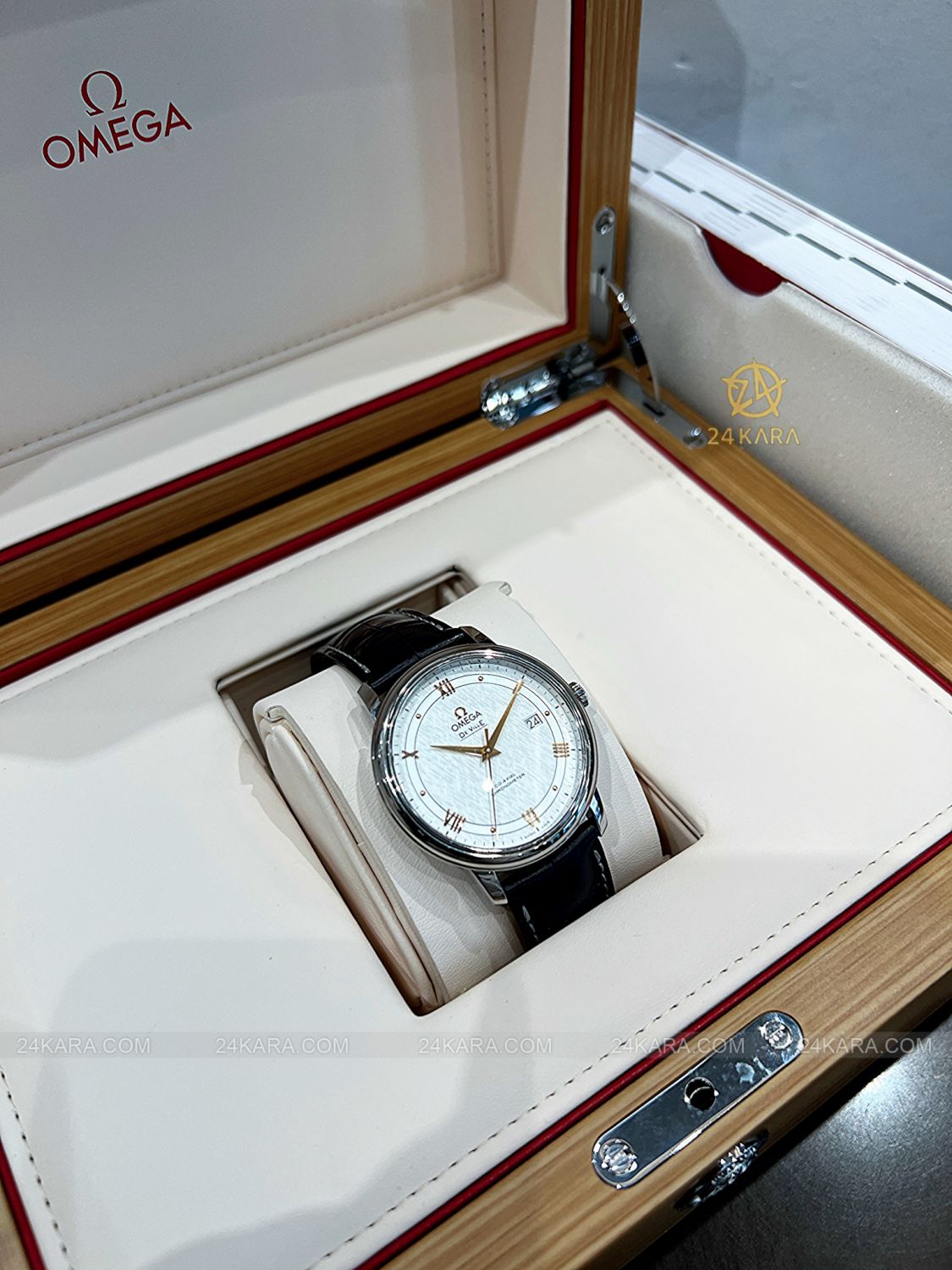 Đồng hồ Omega De Ville Prestige 424.13.40.20.02.005 39.5 Steel Mặt Lụa Chronometer - Lướt
