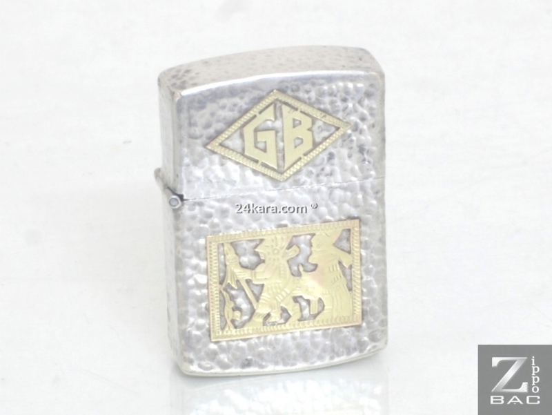 MS 247. Zippo bạc khối gõ búa Guatemala - phù hiệu vàng khối - 1950s
