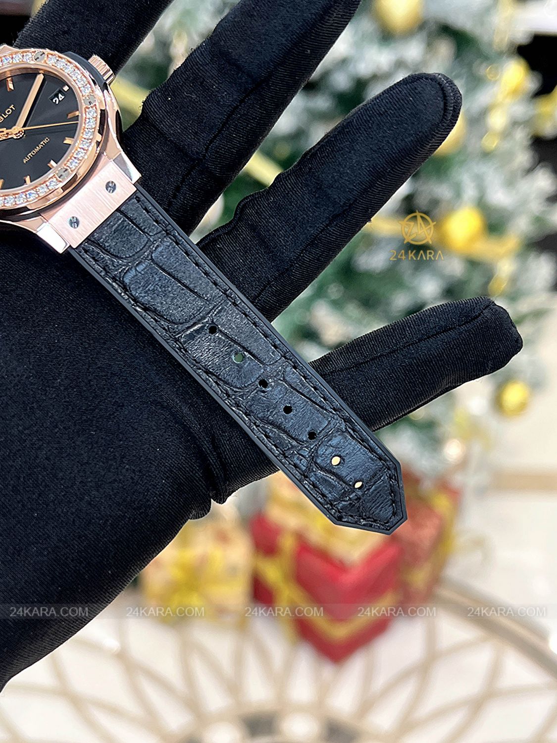 Đồng hồ Hublot Classic Fusion King Gold Diamonds 38 565.OX.1480.LR.1204 Dây da