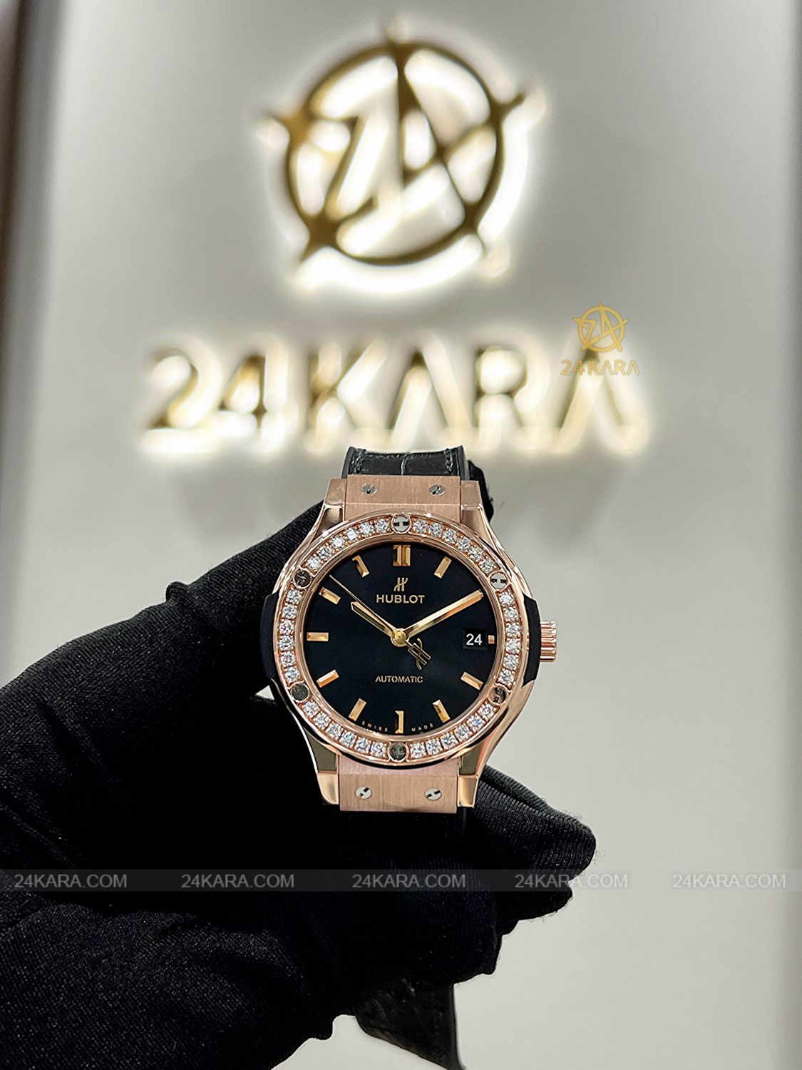 Đồng hồ Hublot Classic Fusion King Gold Diamonds 38 565.OX.1480.LR.1204 Dây da