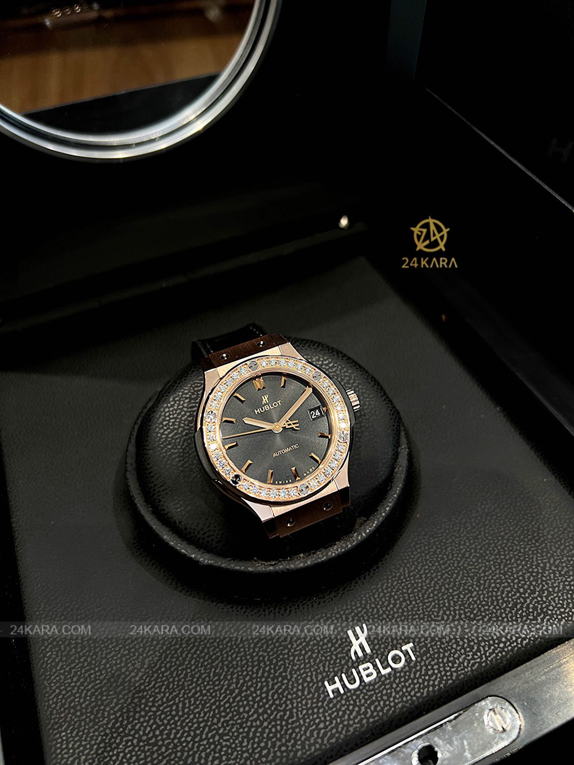 Đồng hồ Hublot Classic Fusion King Gold Diamonds 38 565.OX.1480.LR.1204 Dây da