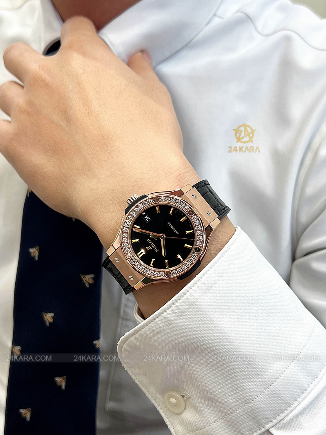 Đồng hồ Hublot Classic Fusion King Gold Diamonds 38 565.OX.1480.LR.1204 Dây da