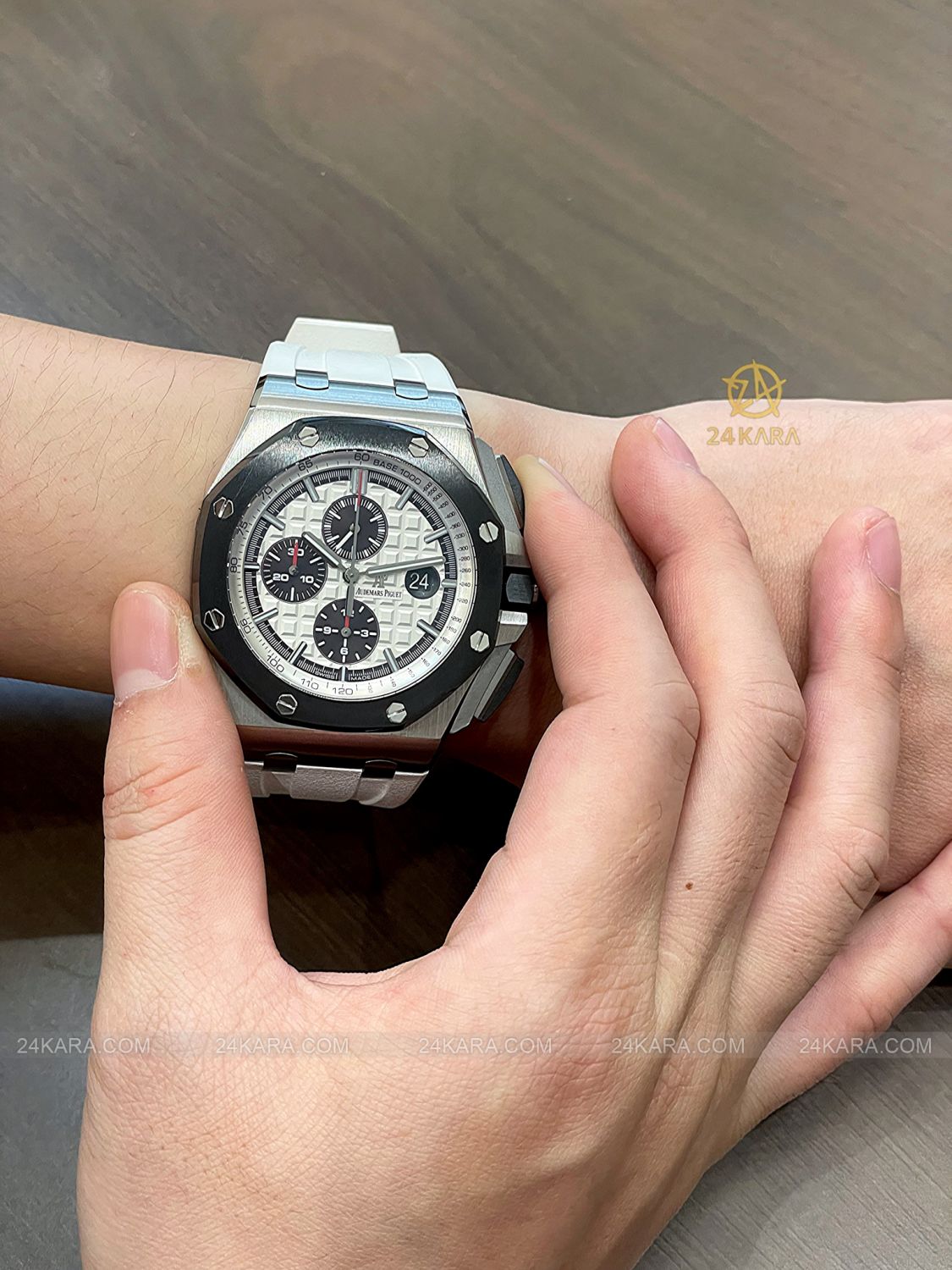 ng H Audemars Piguet Royal Oak Offshore 26400SO.OO.A002CA.01