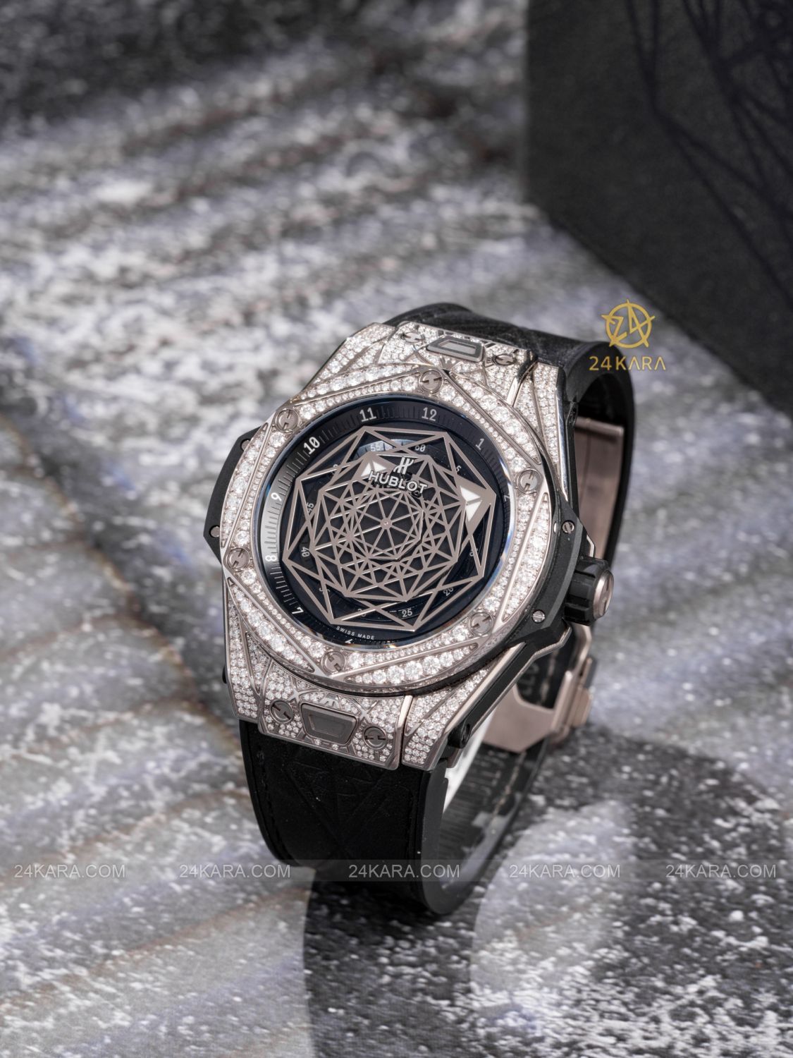 Đồng hồ Hublot Big Bang Sang Bleu Titanium Diamond Pave 45mm 415.NX.1112.VR.1704.MXM17 Limited 200pc - Unworn