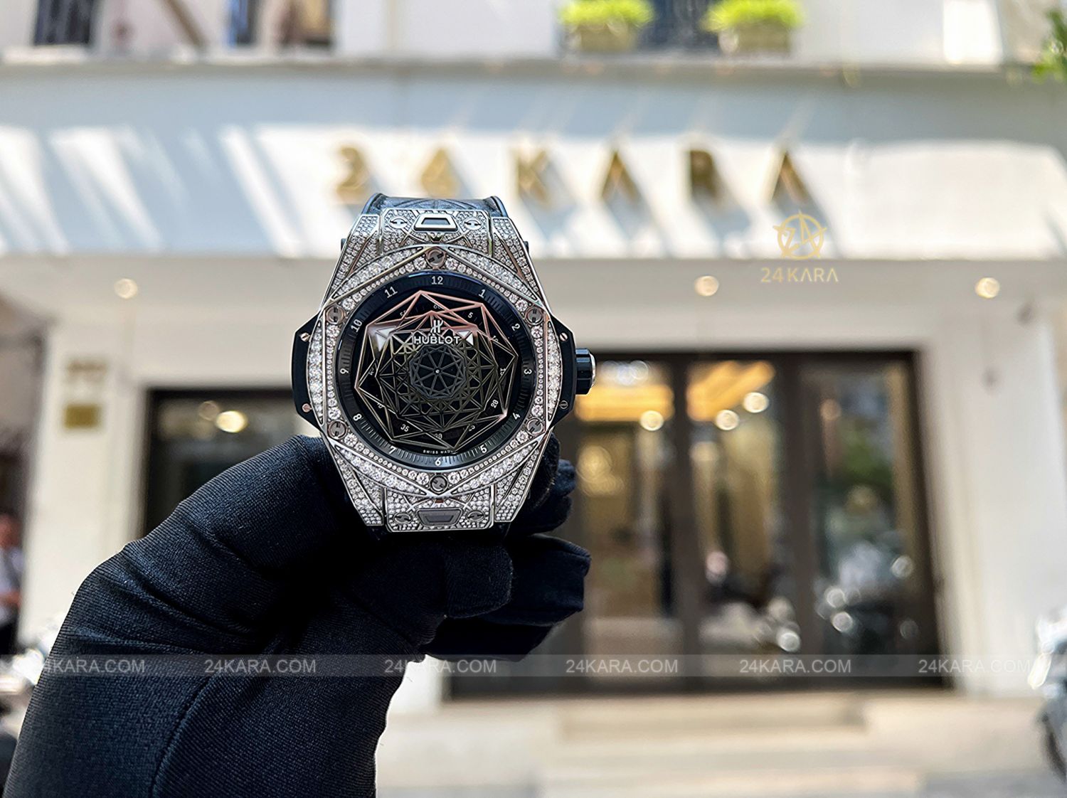 Đồng hồ Hublot Big Bang Sang Bleu Titanium Diamond Pave 45mm 415.NX.1112.VR.1704.MXM17 Limited 200pc - Unworn