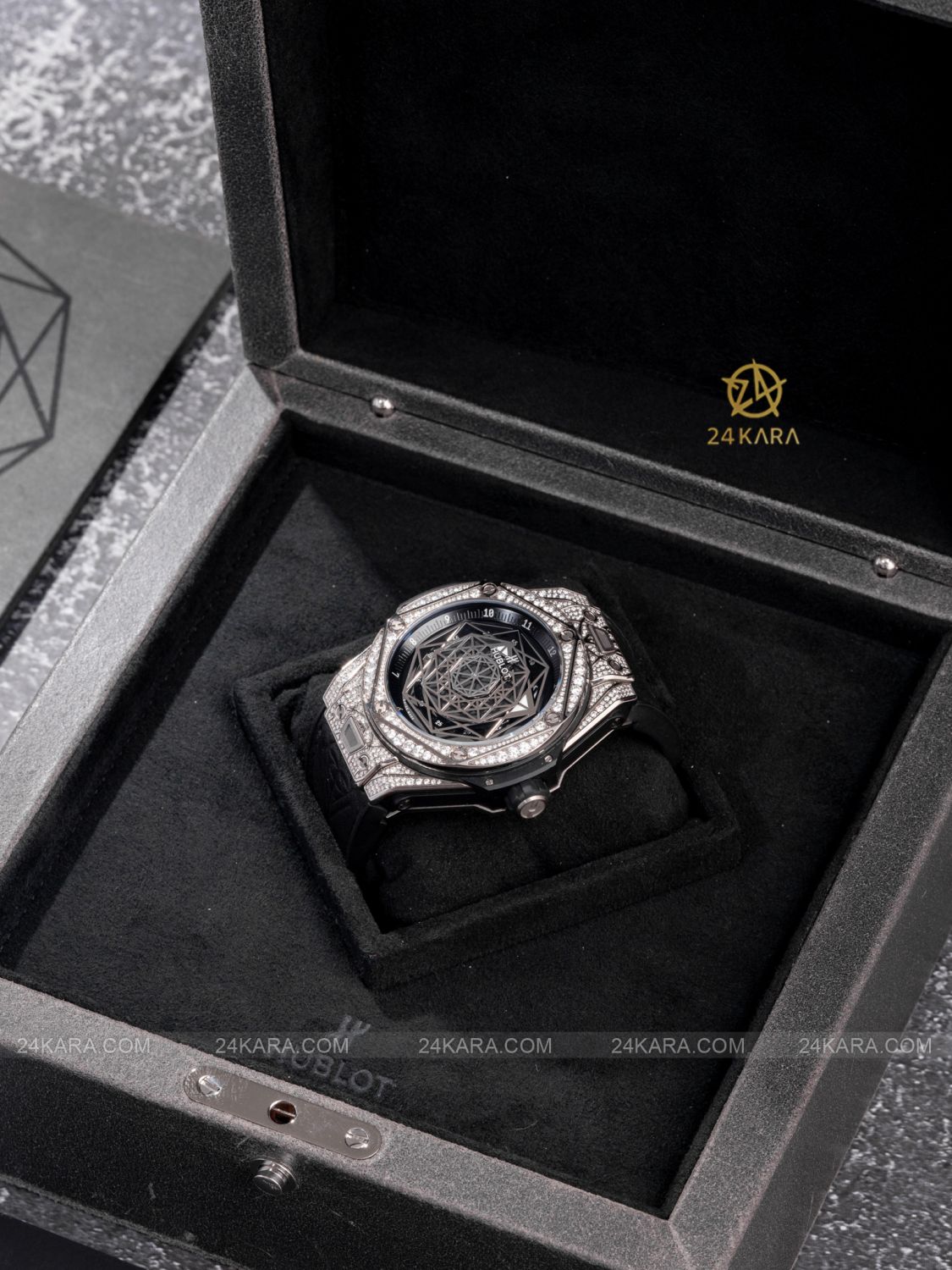 Đồng hồ Hublot Big Bang Sang Bleu Titanium Diamond Pave 45mm 415.NX.1112.VR.1704.MXM17 Limited 200pc - Unworn