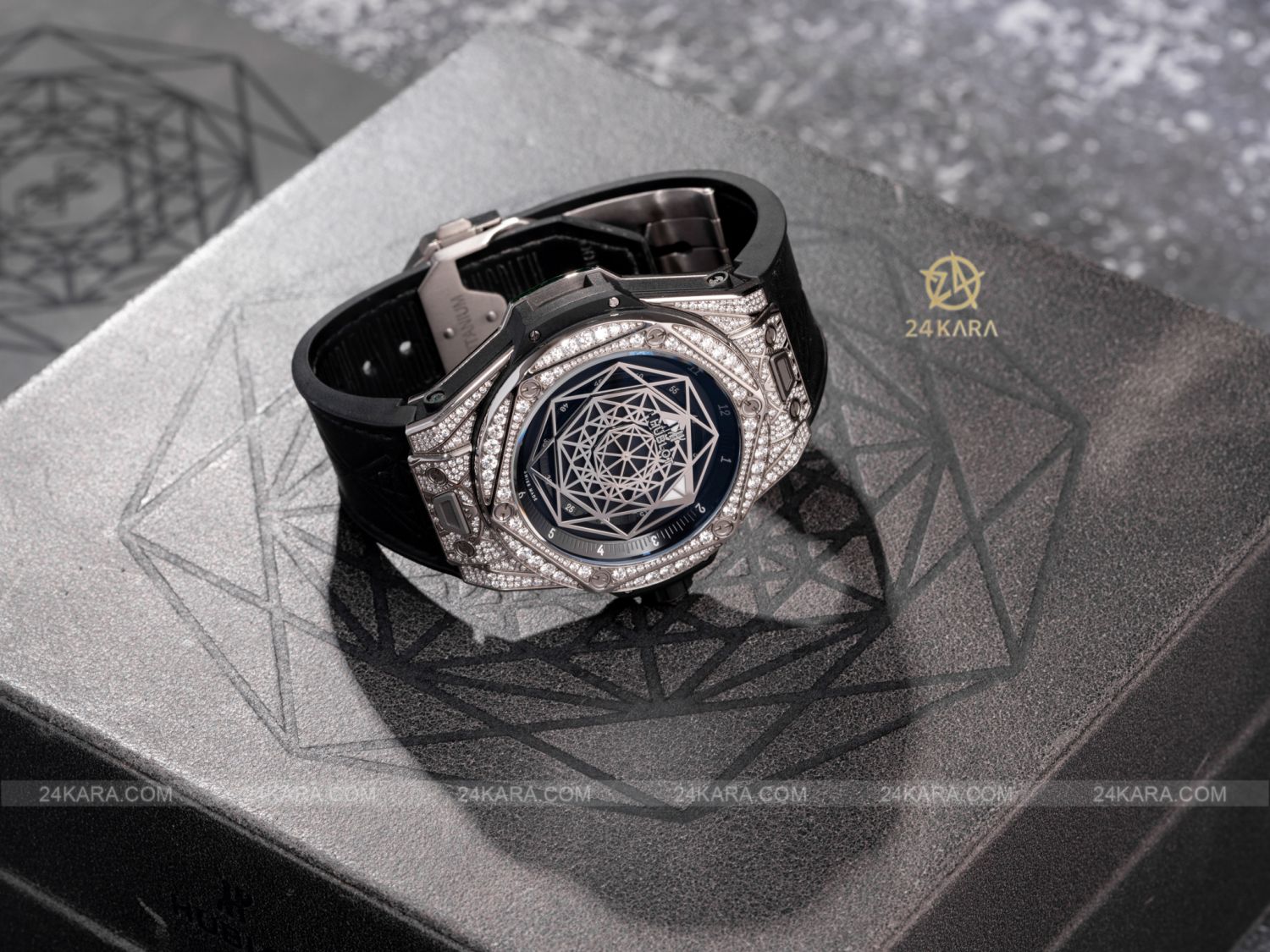 Đồng hồ Hublot Big Bang Sang Bleu Titanium Diamond Pave 45mm 415.NX.1112.VR.1704.MXM17 Limited 200pc - Unworn