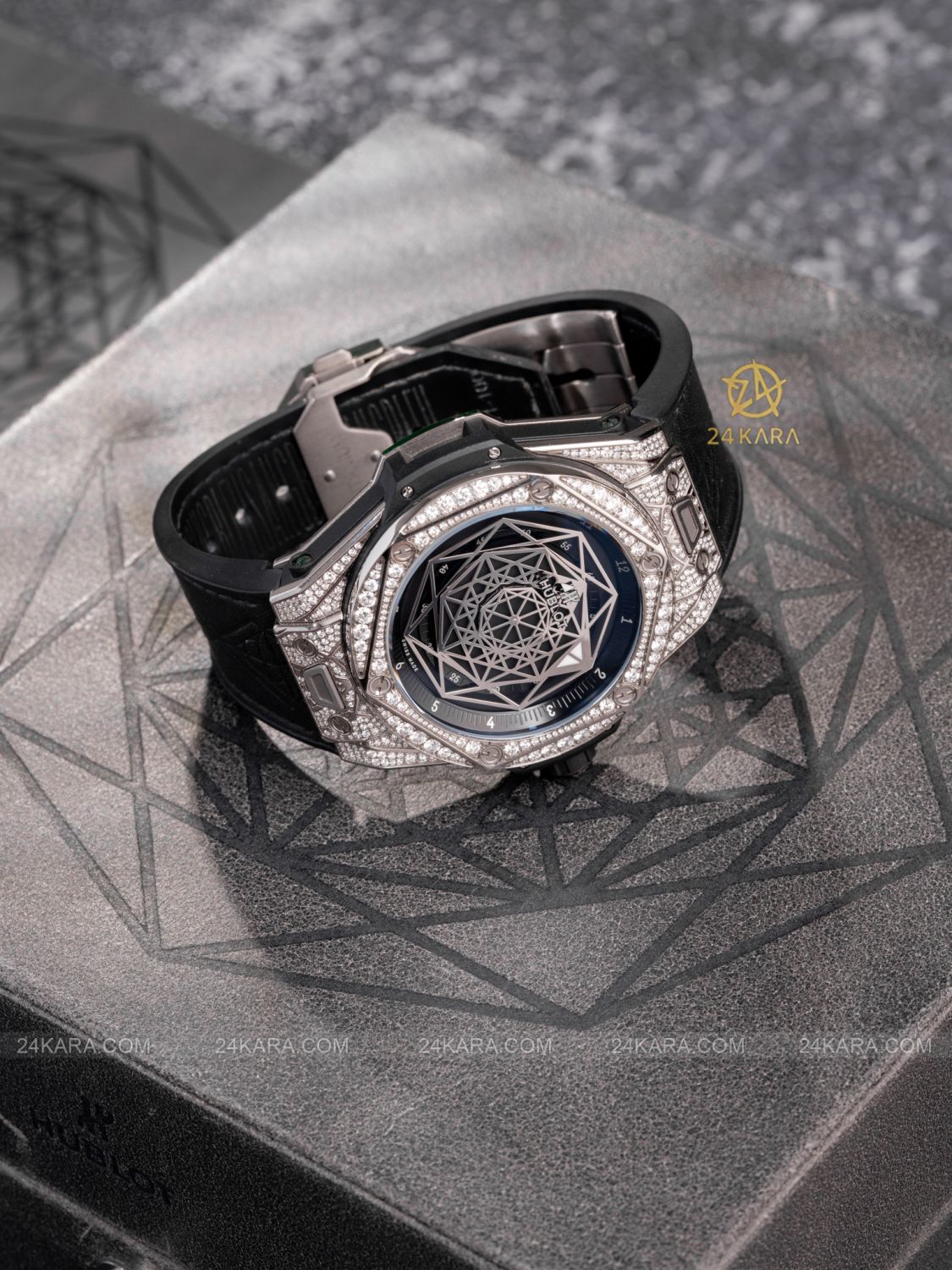 Đồng hồ Hublot Big Bang Sang Bleu Titanium Diamond Pave 45mm 415.NX.1112.VR.1704.MXM17 Limited 200pc - Unworn