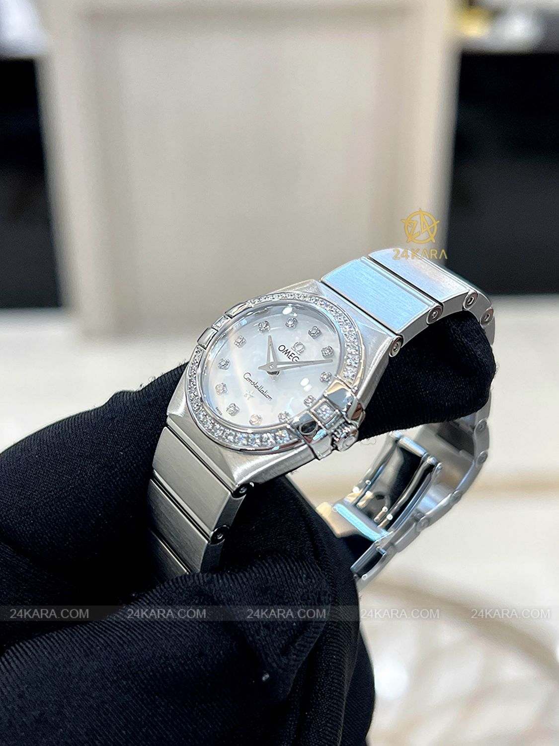 Đồng hồ Omega Constellation 123.15.24.60.55.001 Lady Mini 24 Mặt Ốc MOP Niềng Kim Cương - Lướt