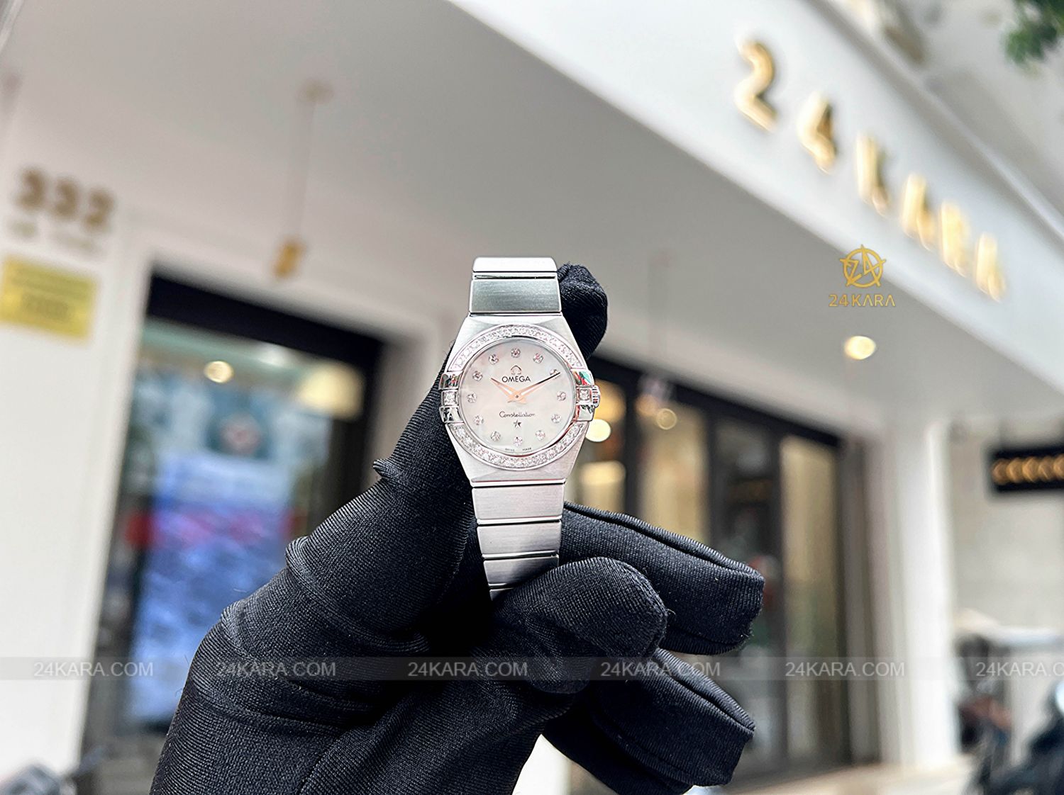 Đồng hồ Omega Constellation 123.15.24.60.55.001 Lady Mini 24 Mặt Ốc MOP Niềng Kim Cương - Lướt