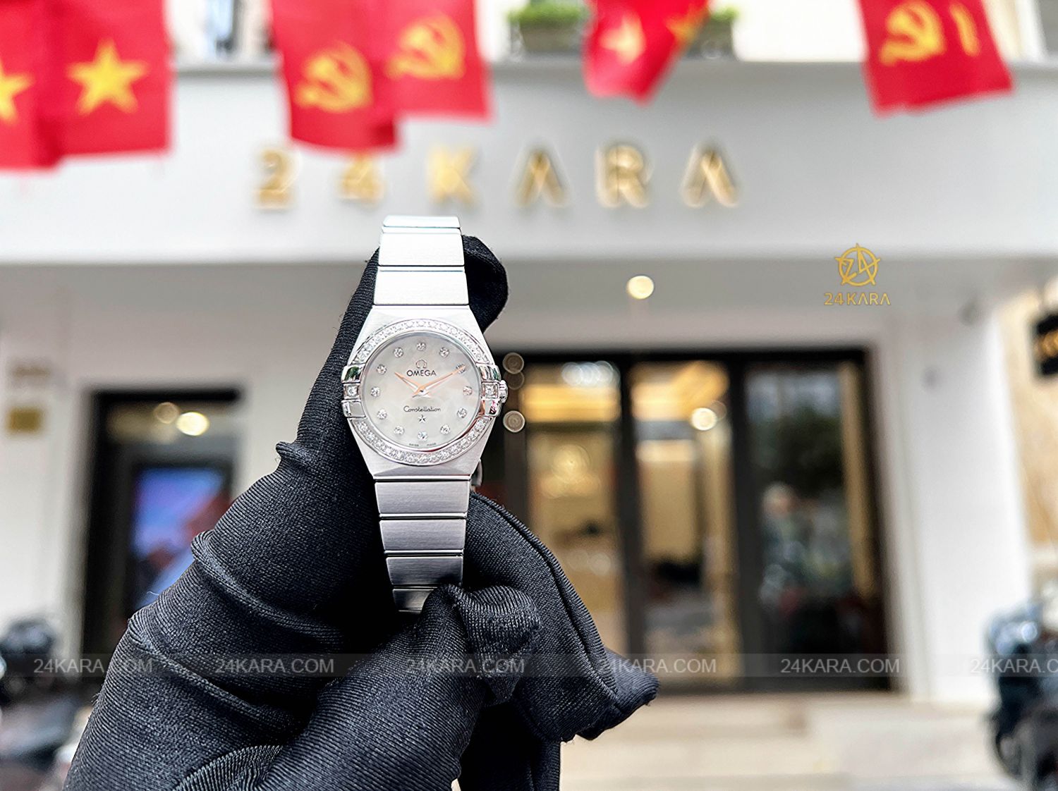Đồng hồ Omega Constellation 123.15.24.60.55.001 Lady Mini 24 Mặt Ốc MOP Niềng Kim Cương - Lướt