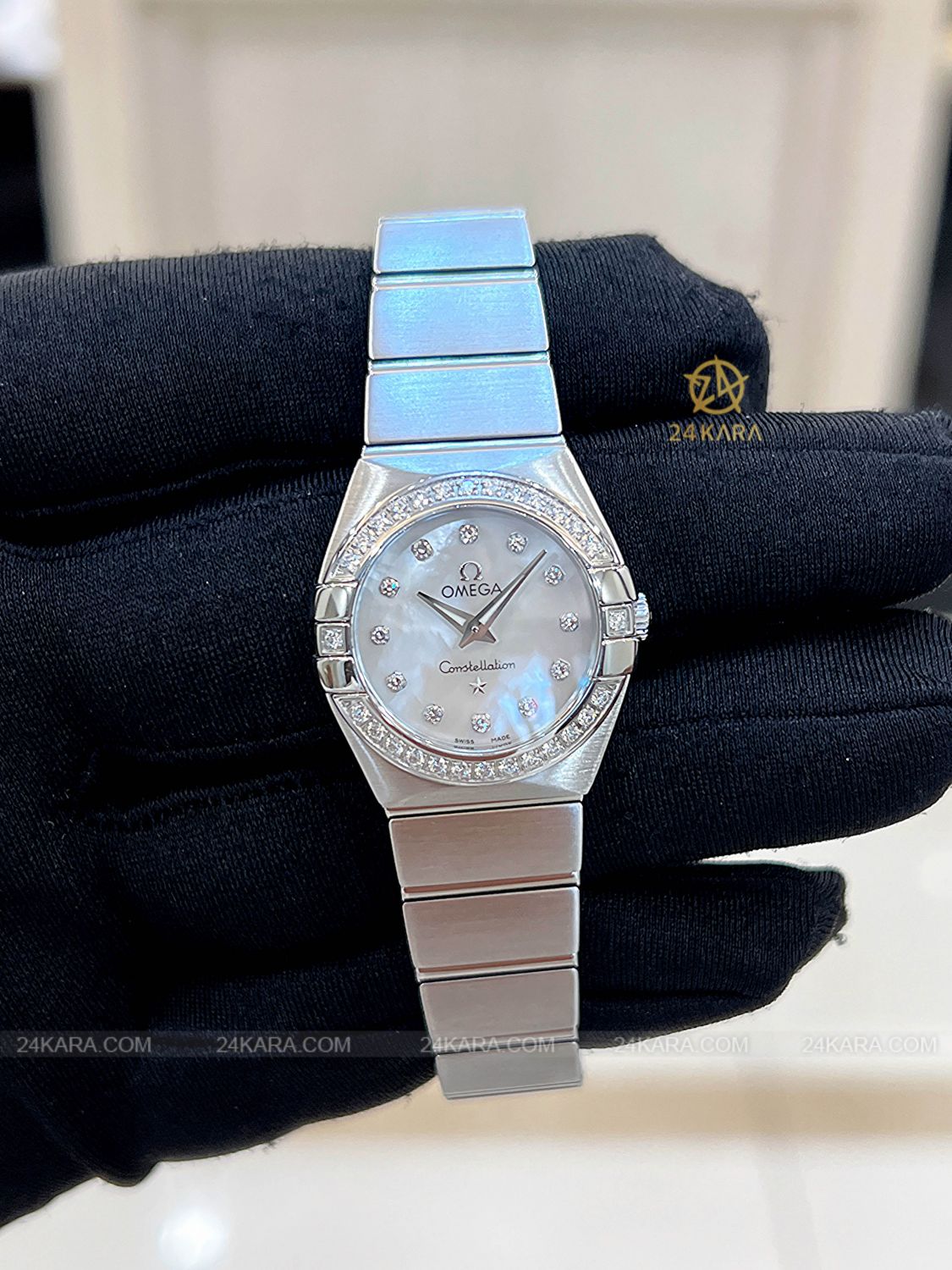 Đồng hồ Omega Constellation 123.15.24.60.55.001 Lady Mini 24 Mặt Ốc MOP Niềng Kim Cương - Lướt