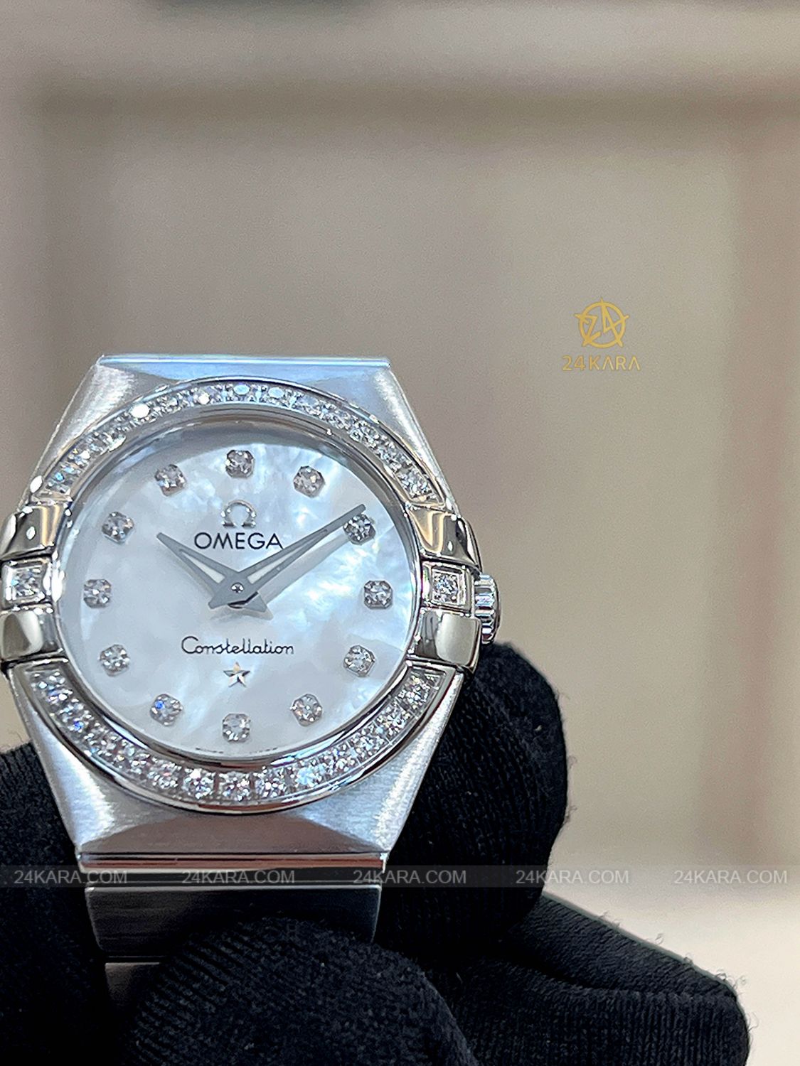 Đồng hồ Omega Constellation 123.15.24.60.55.001 Lady Mini 24 Mặt Ốc MOP Niềng Kim Cương - Lướt